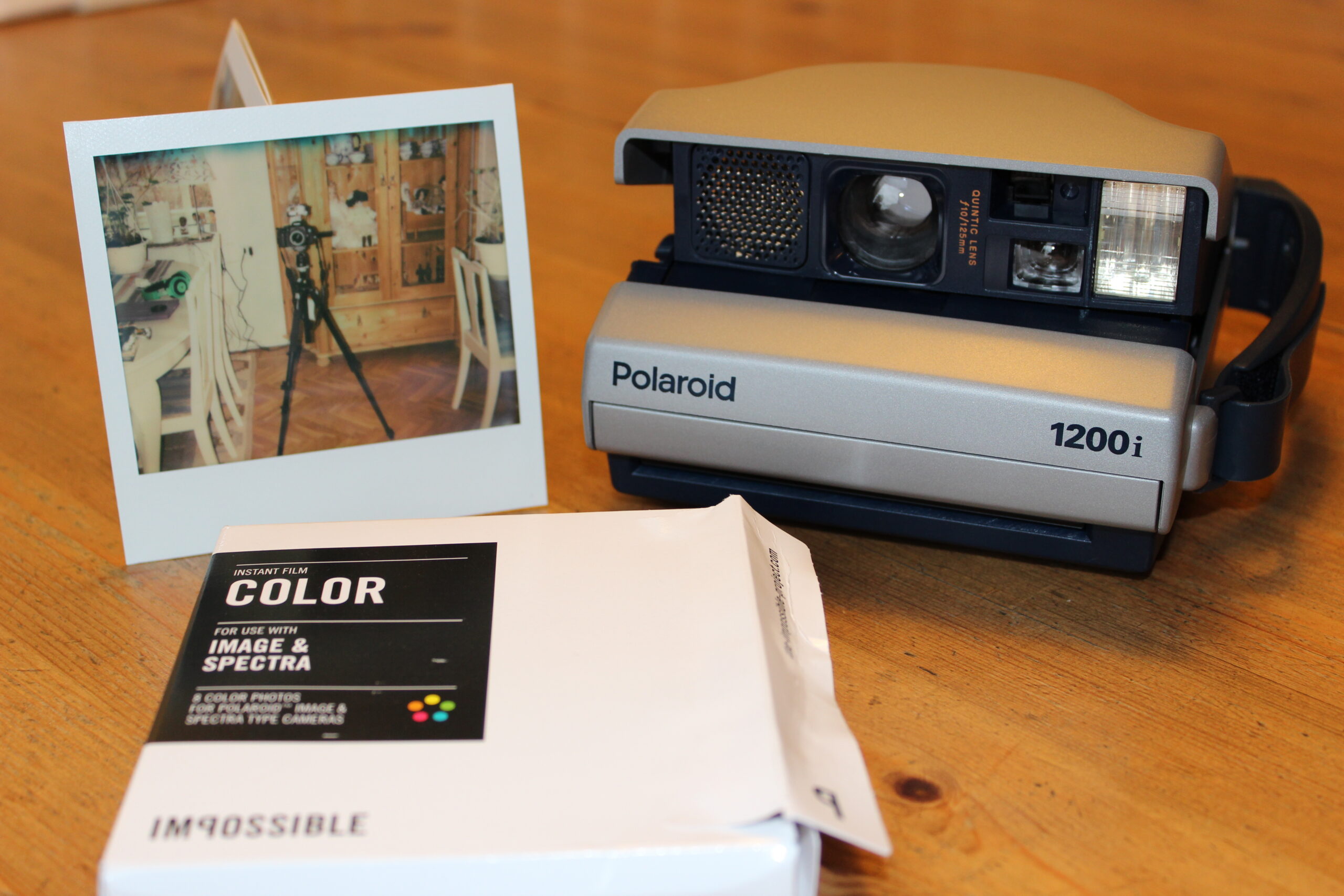 Polaroid 1200i Taking a picture