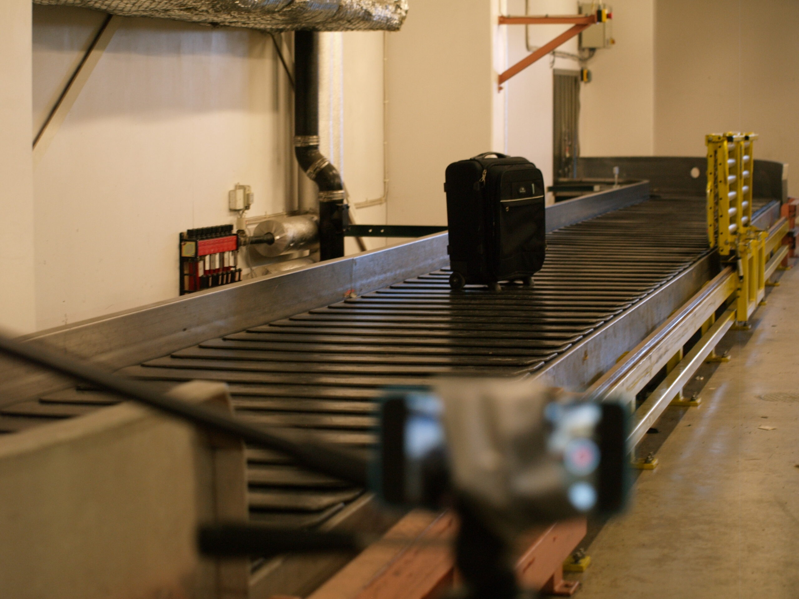Luggage belt in cargo space