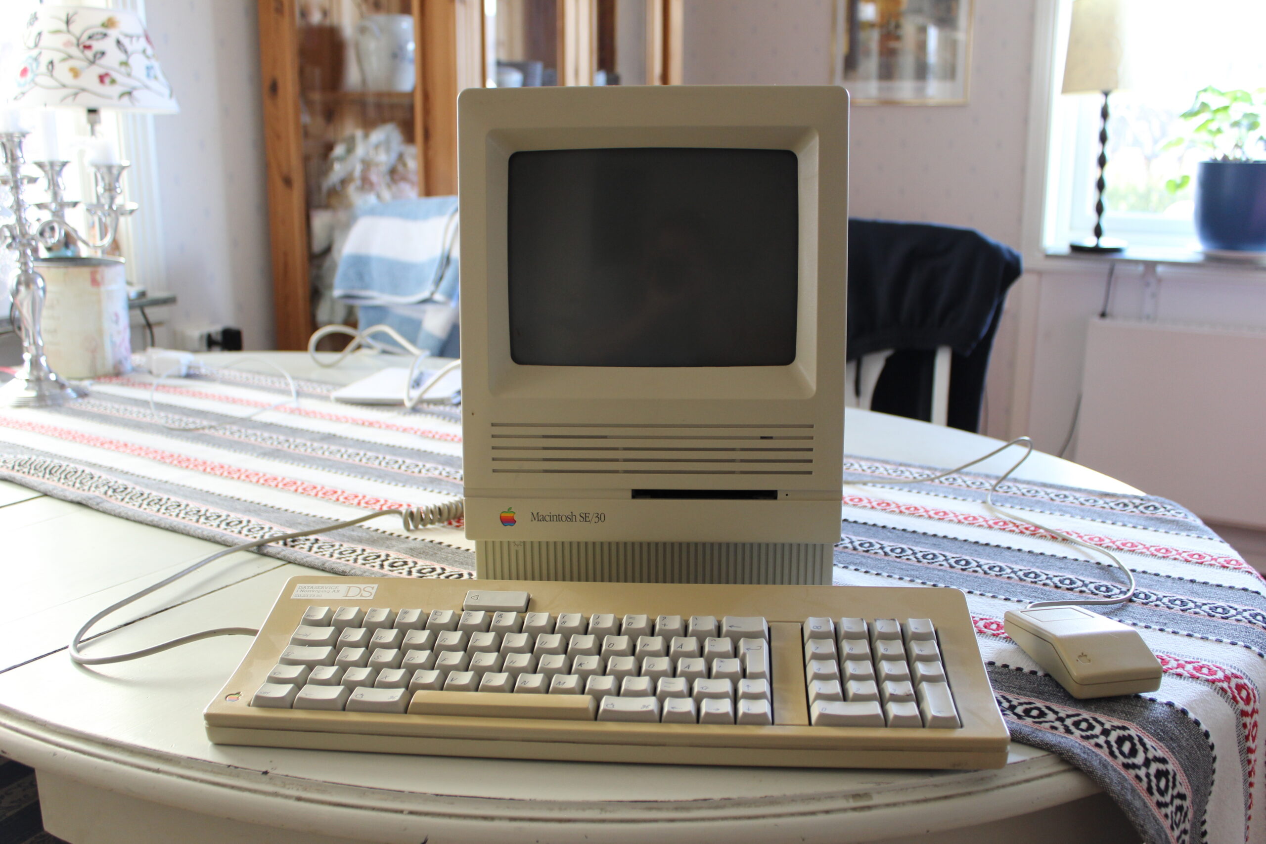 Macintosh SE/30, start and format a floppy disk