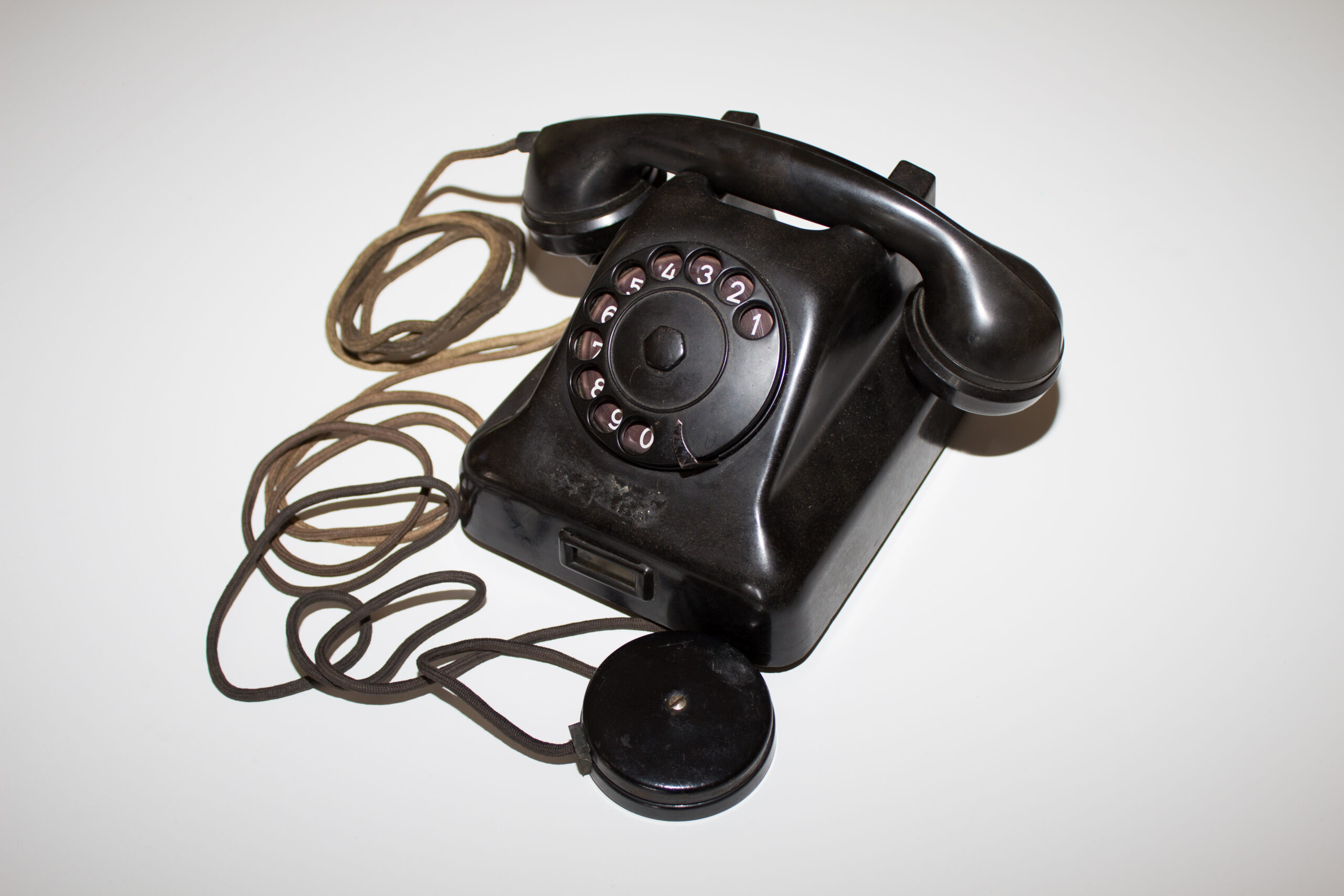 Automatic telephone Iskra ATA 2 -- dialing