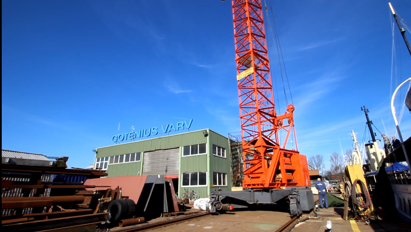 Shipyard crane