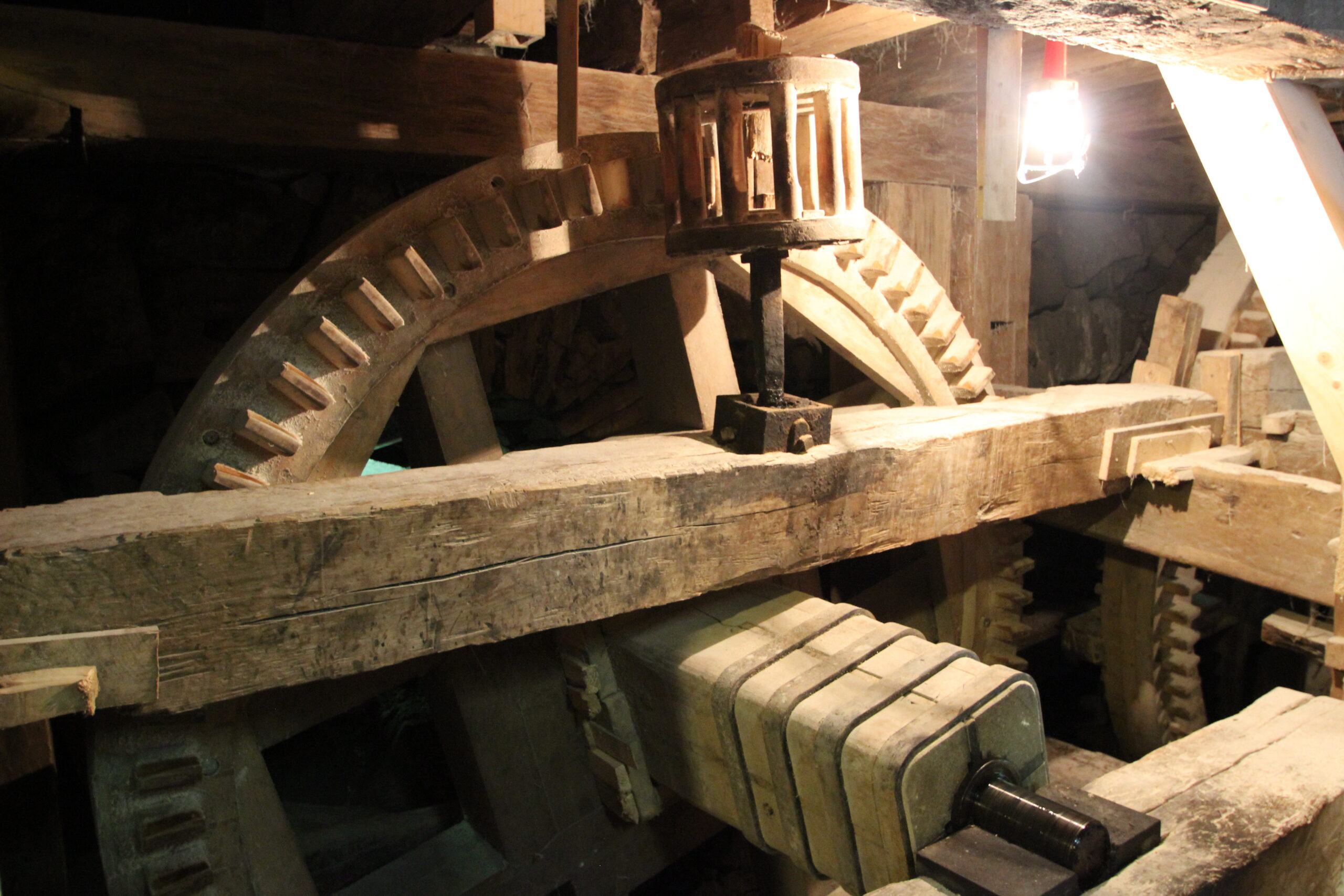 Wodden bevel gear, mono recording