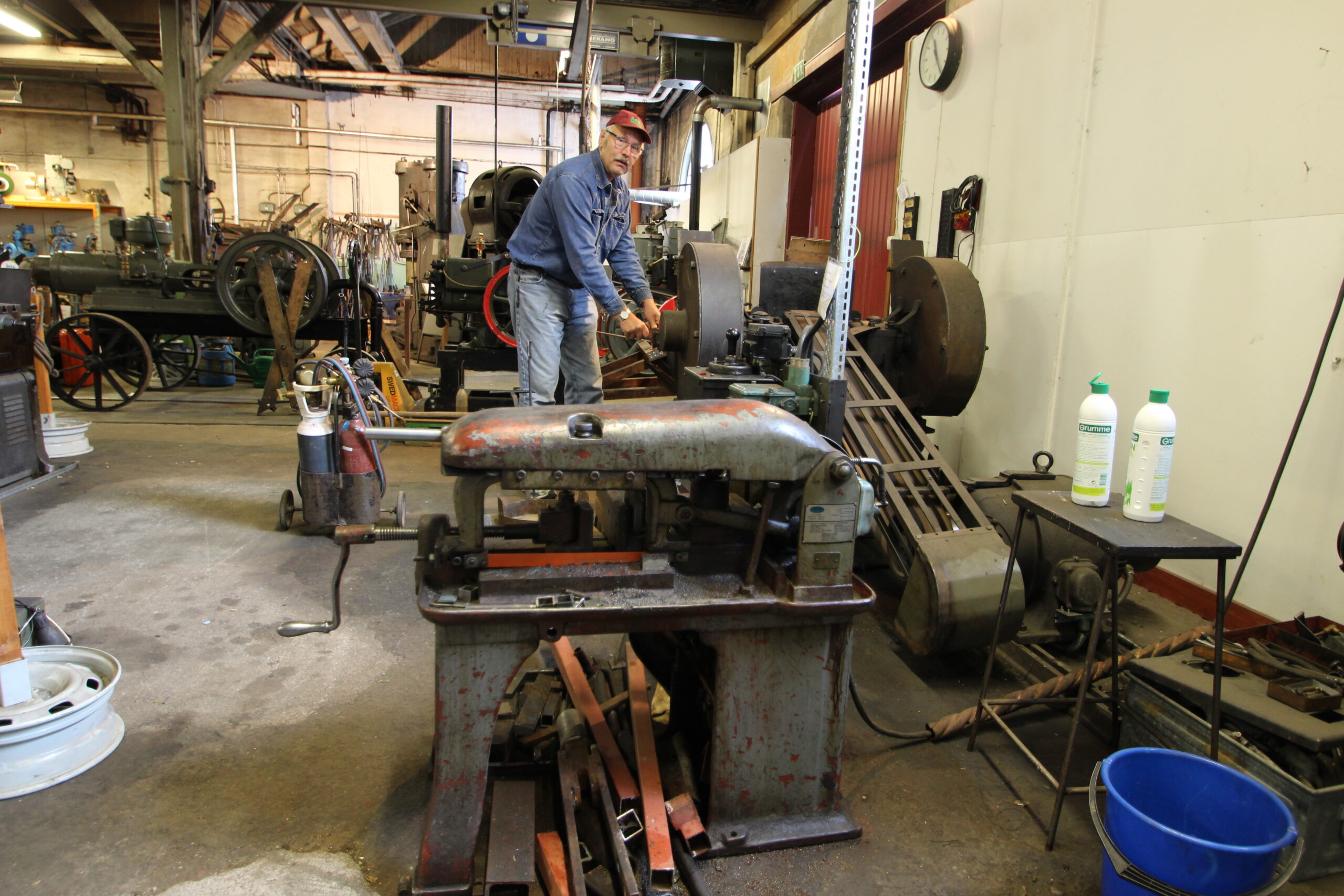 Metal cutter