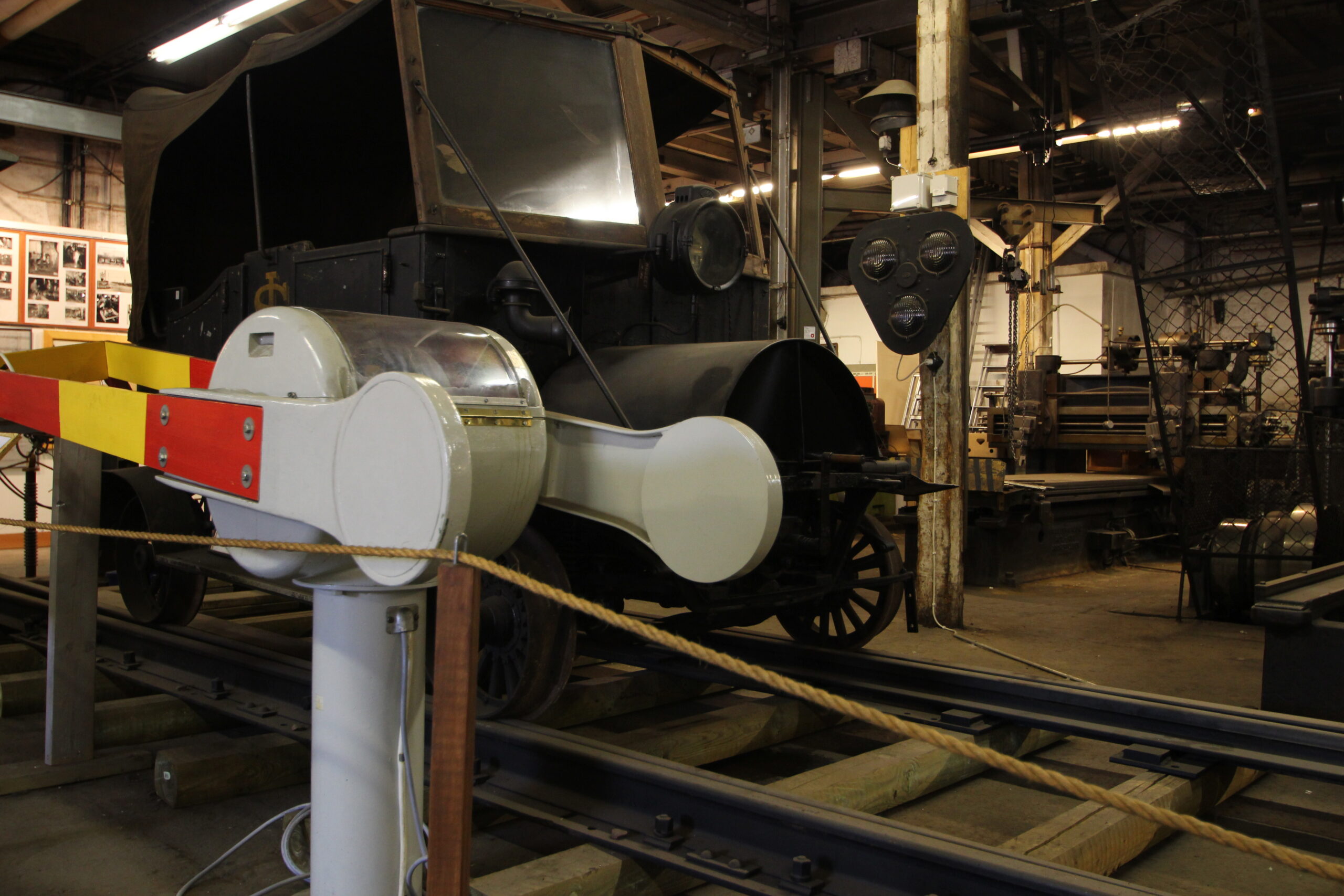 Signal and gate, train crossing