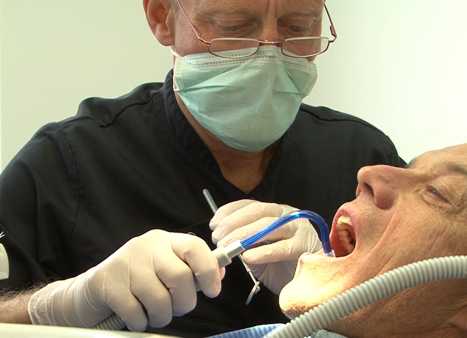 Dental saliva pump