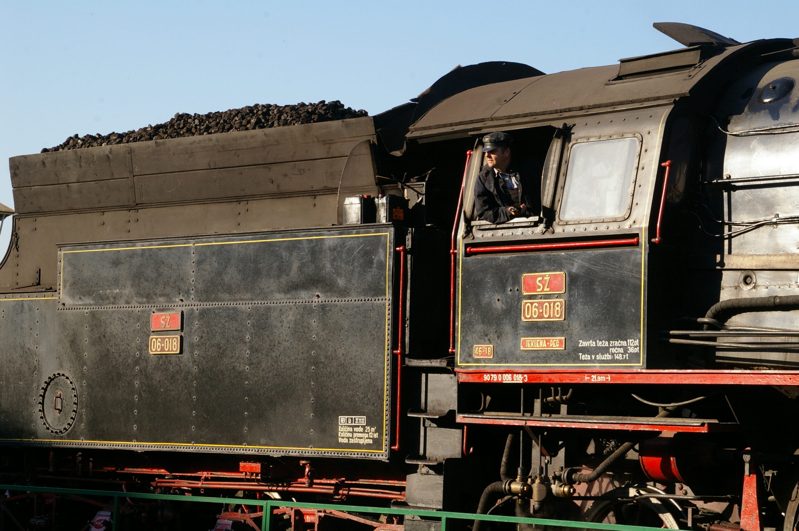Steam locomotive SŽ 06-018 - Making steam