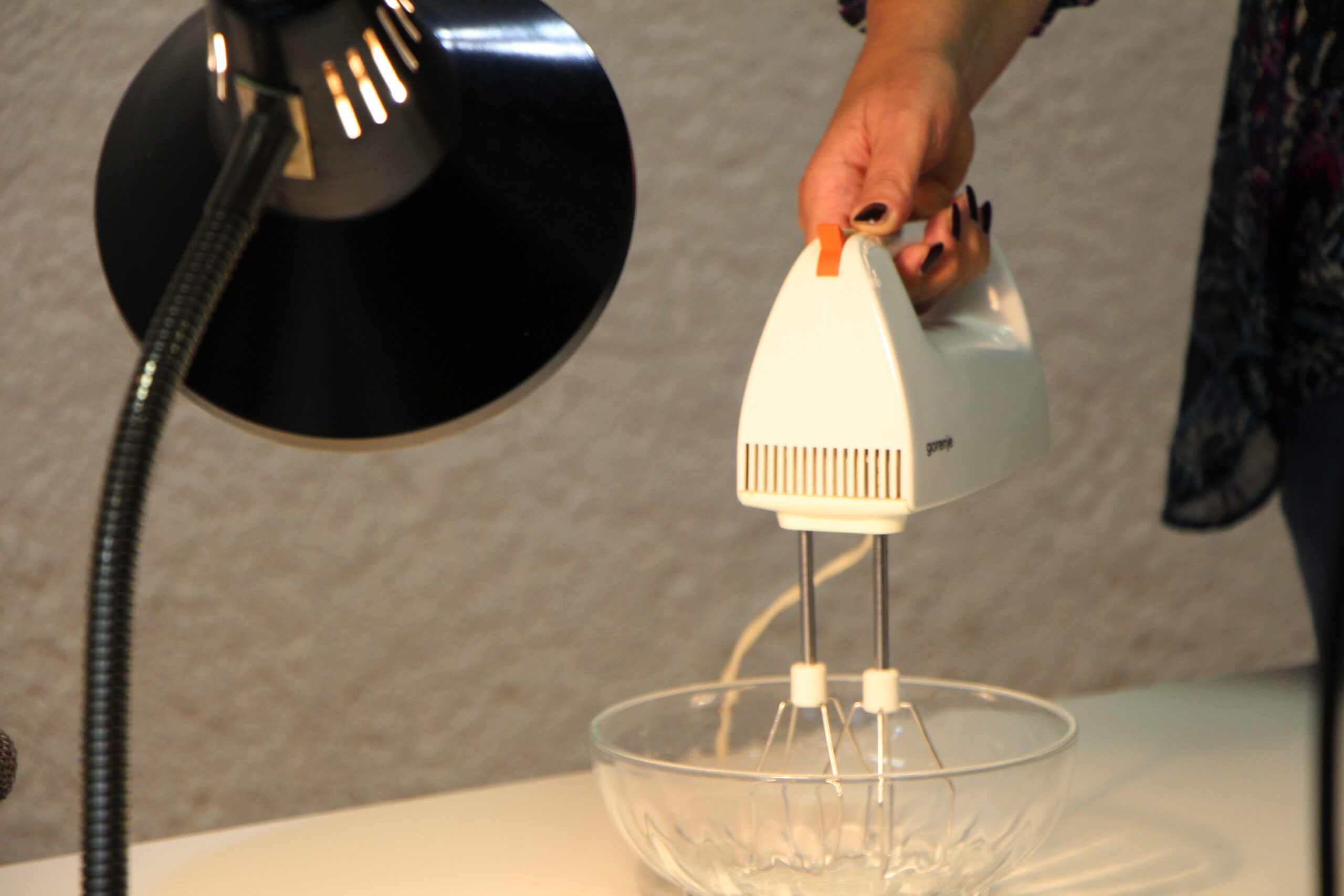 Hand mixer by Gorenje MGA – whipping cream/glass bowl