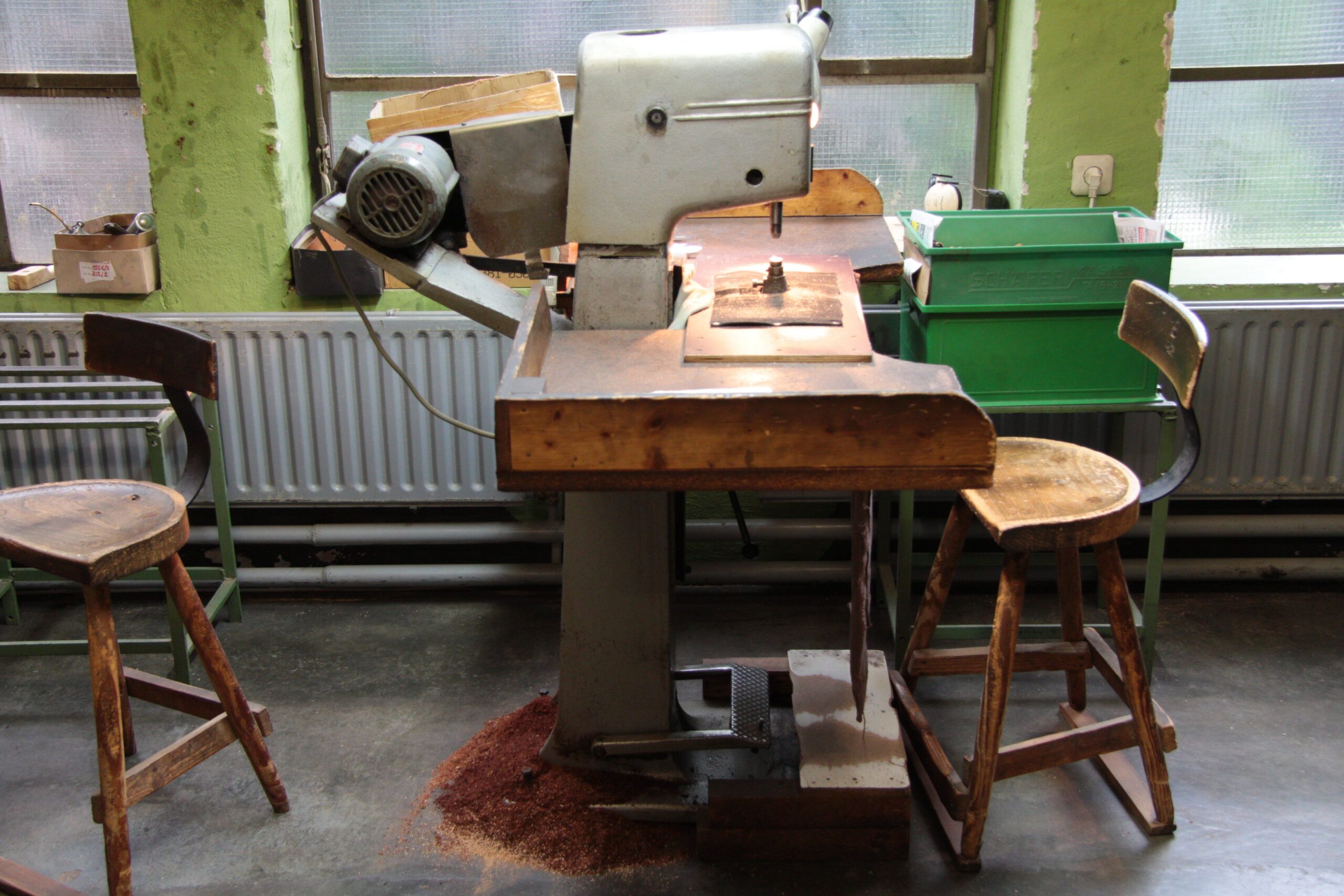 Riveting machine