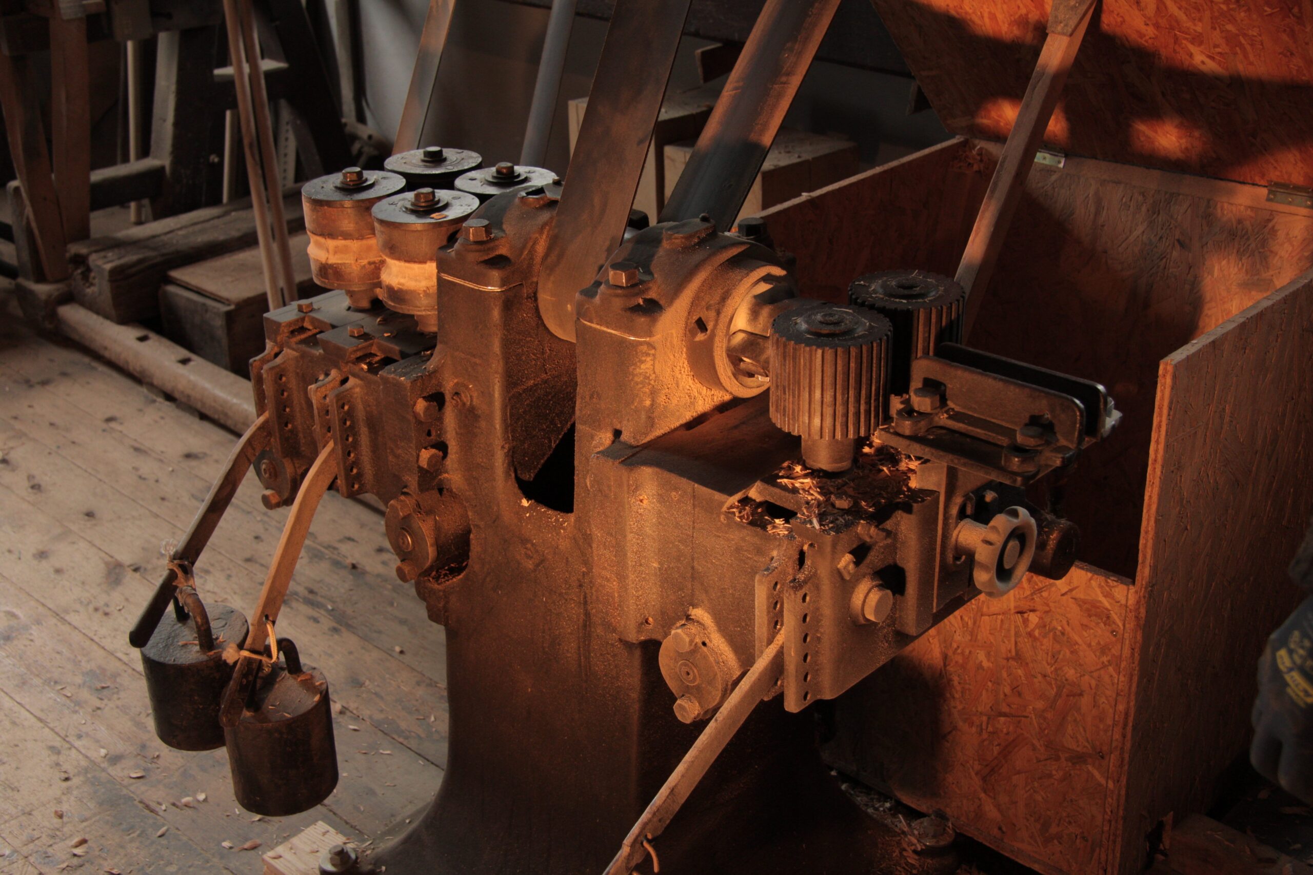 Round rod milling machine