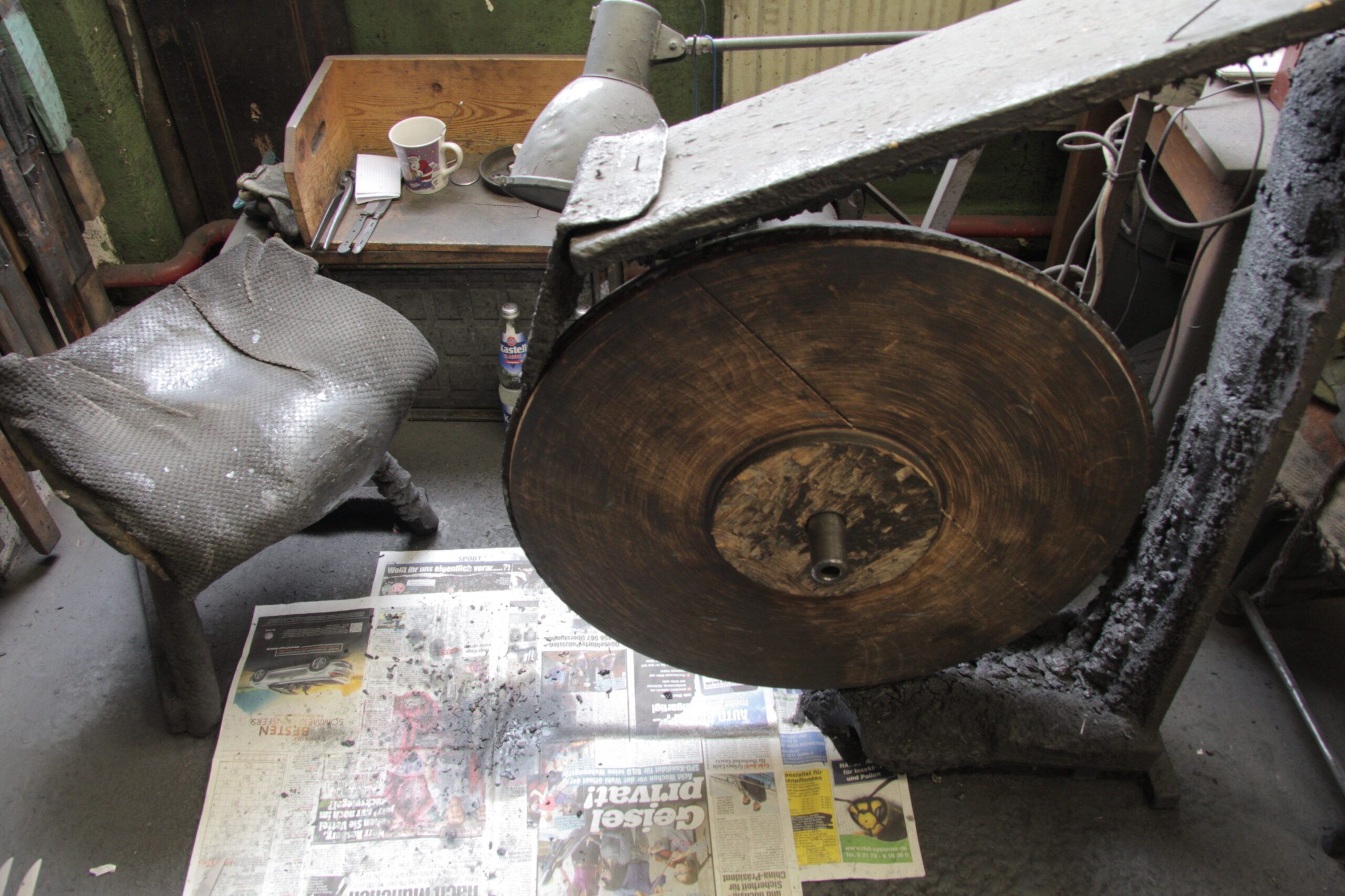 Sharpening machine (“Blaupließtbock”)
