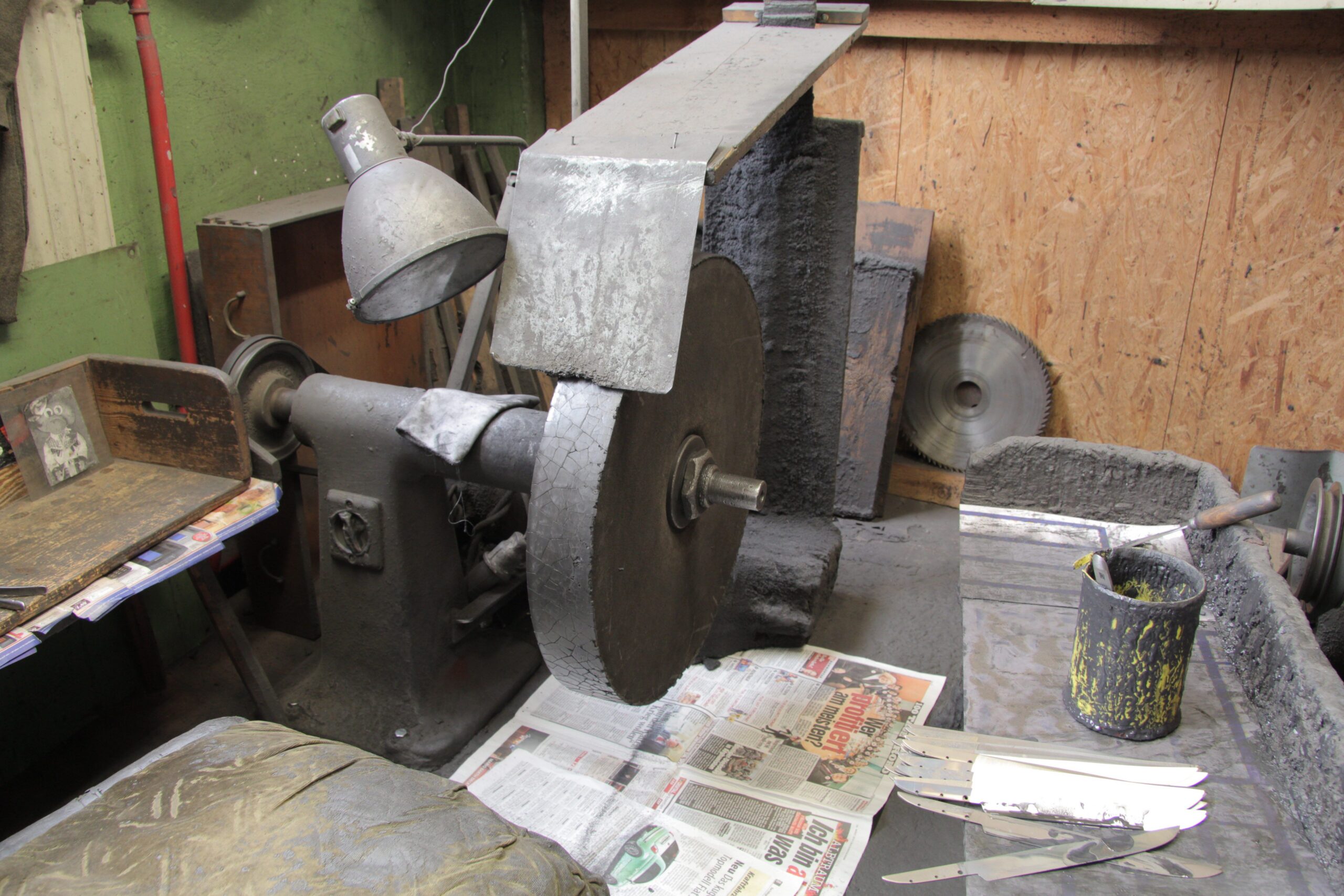 Sharpening machine ("Feinpließtbock")
