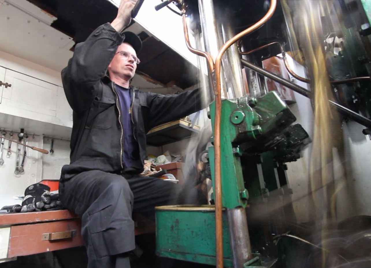 Half back, maneuvers in the engine room