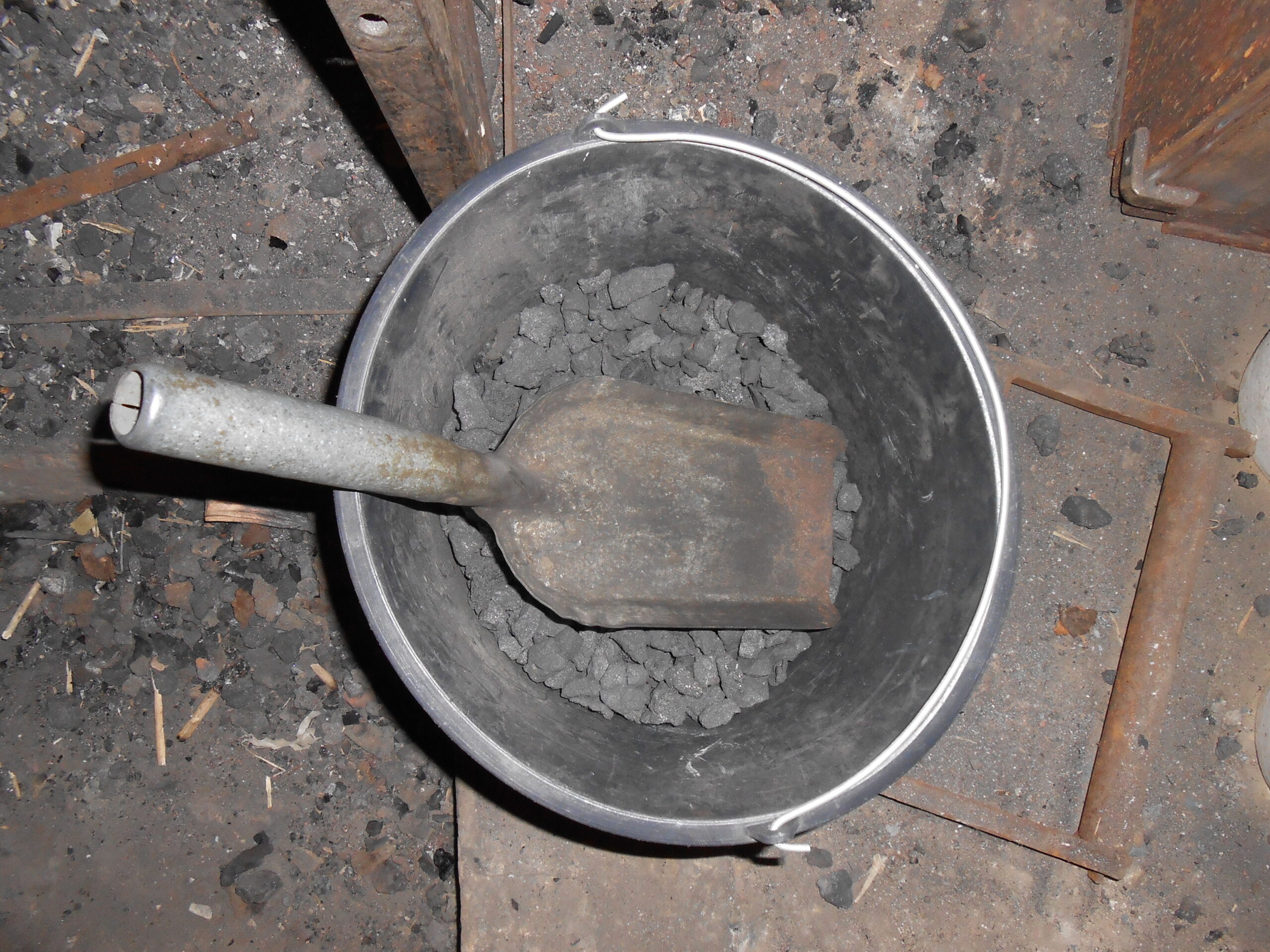 Shovel and bucket (forge)