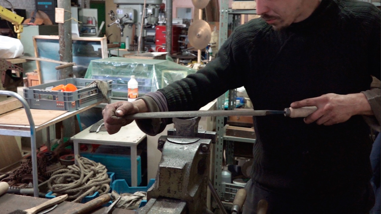 Lime on a gouge