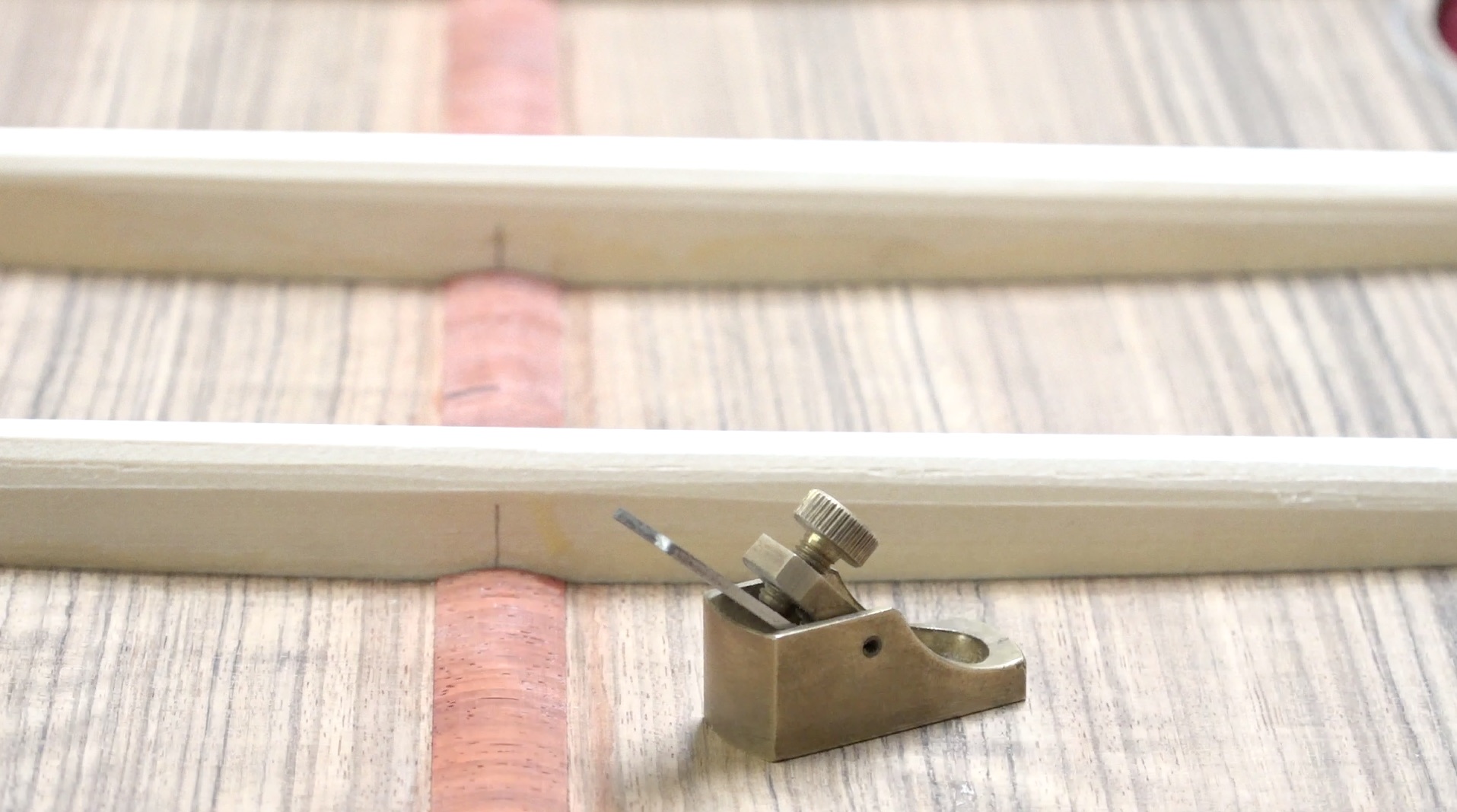 Luthier plane