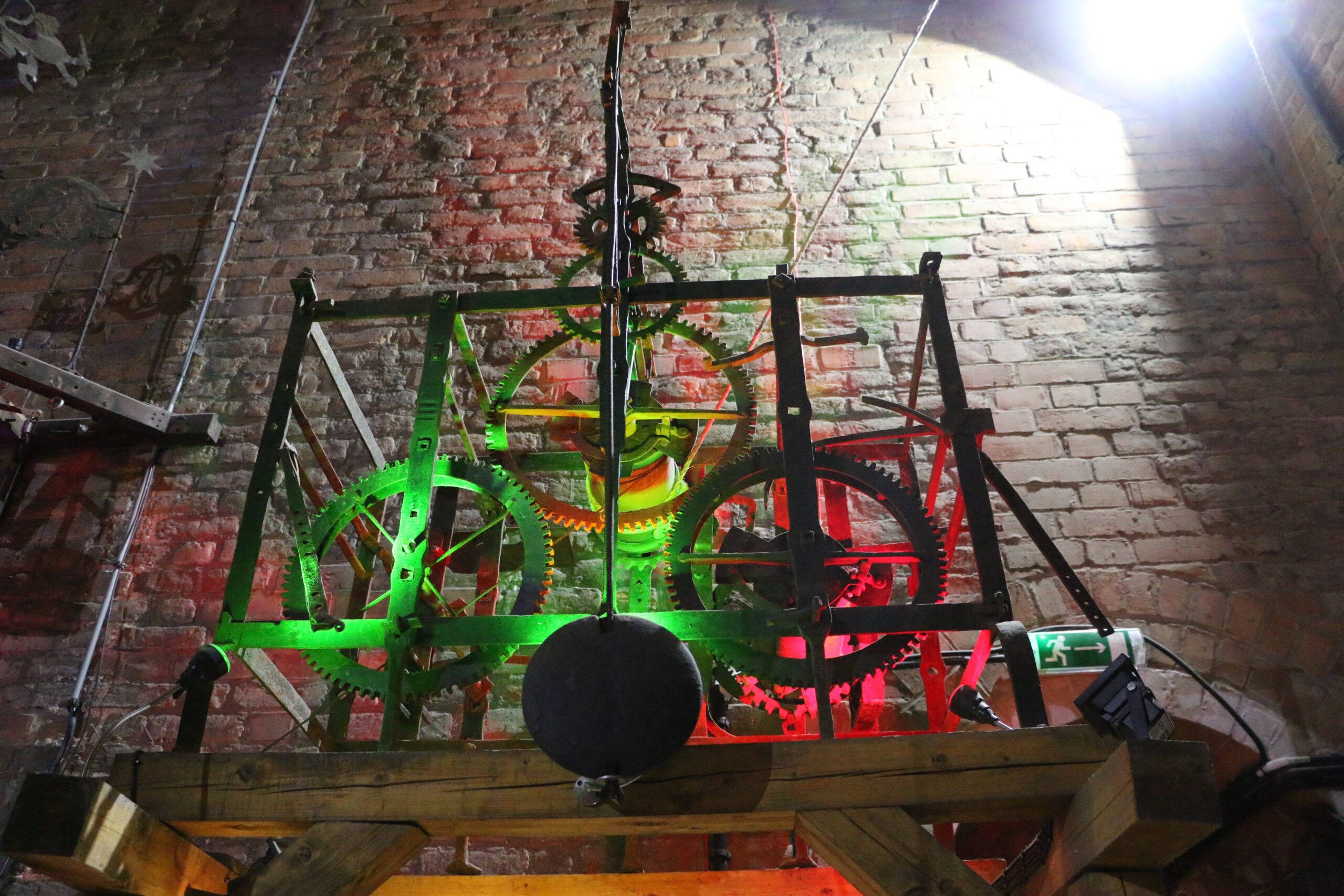 Quarter-hour tower clock