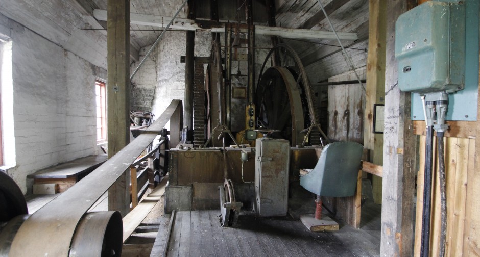 Hoist In underground mining a hoist or winder is used to raise and lower conveyances within the mine shaft.