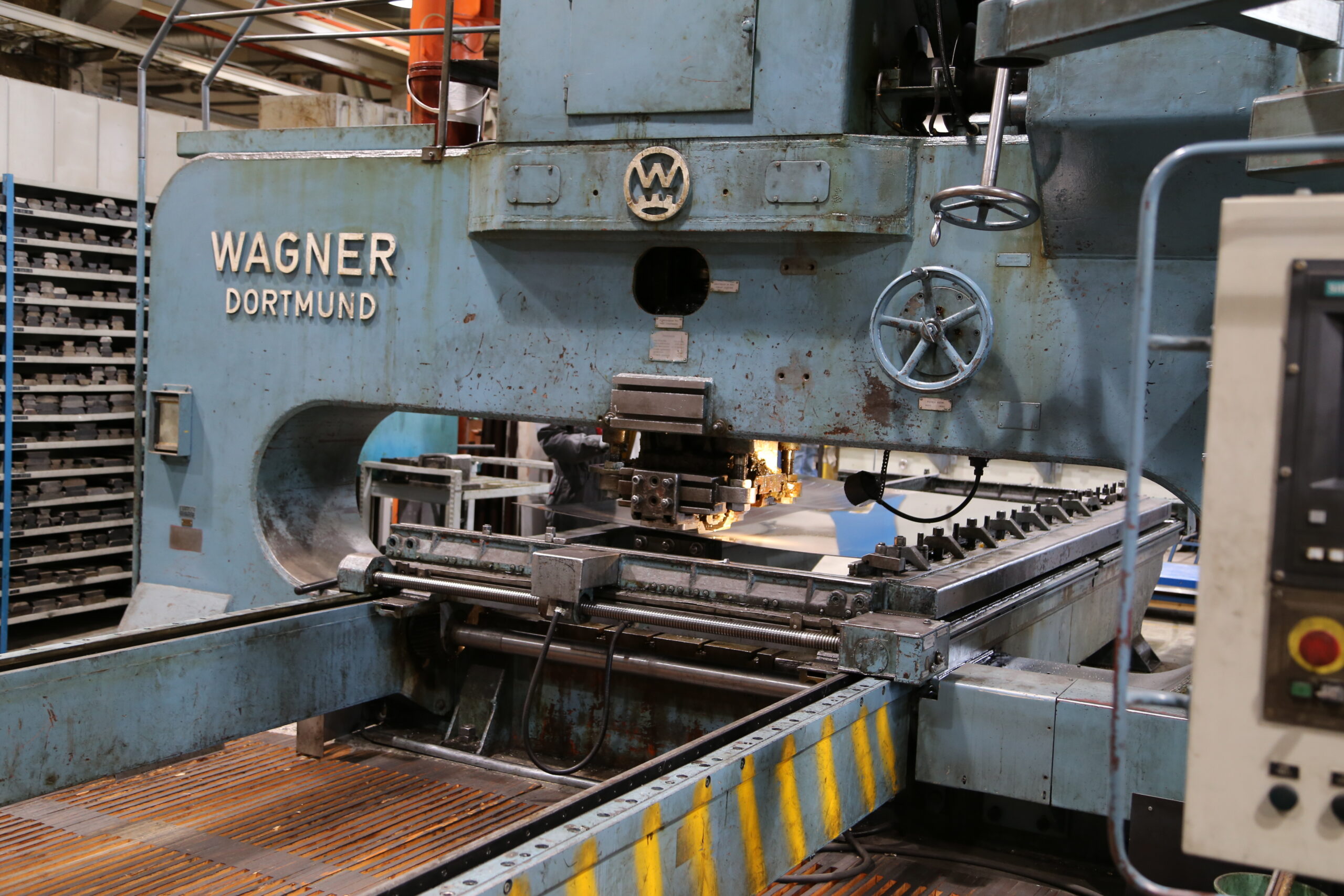 Screen plate manufacturing with die cutting machine