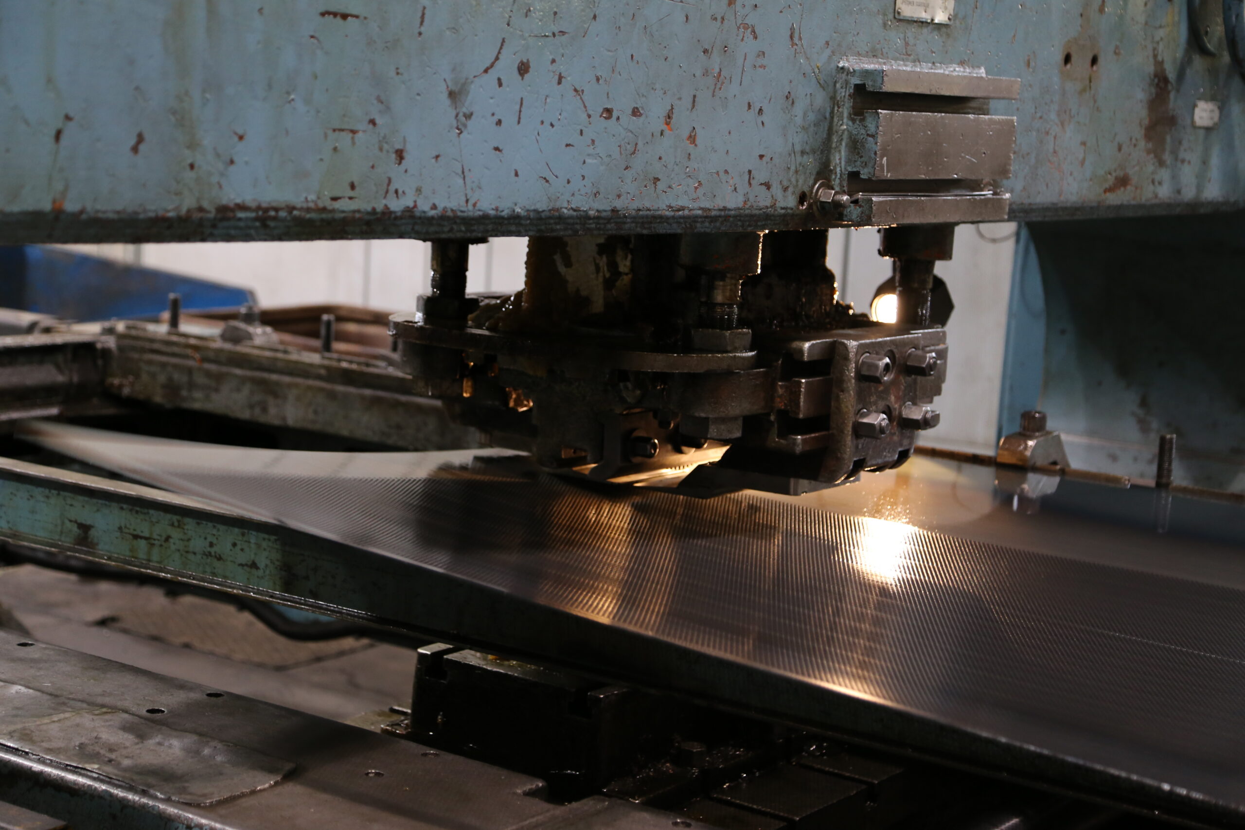 Die cutting machine starts a new row