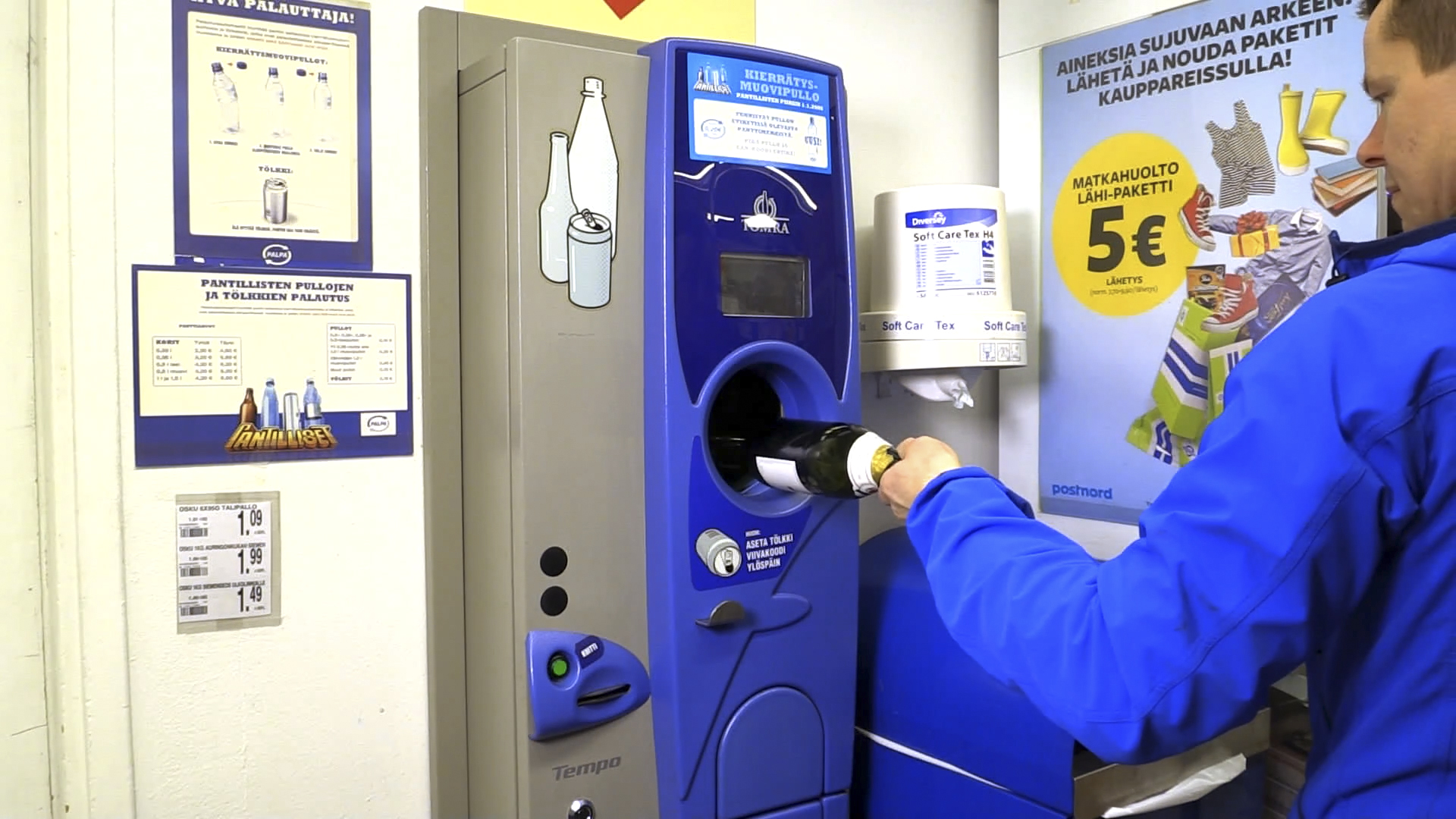 Reverse vending machine from the customers side