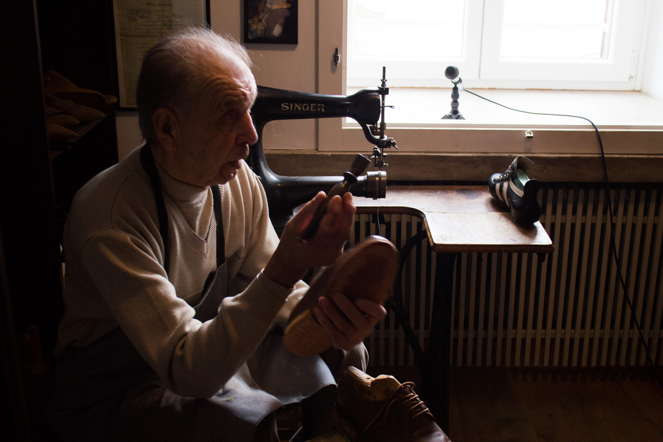 Shoemaker – Heel and edge "rasping" (grinding)