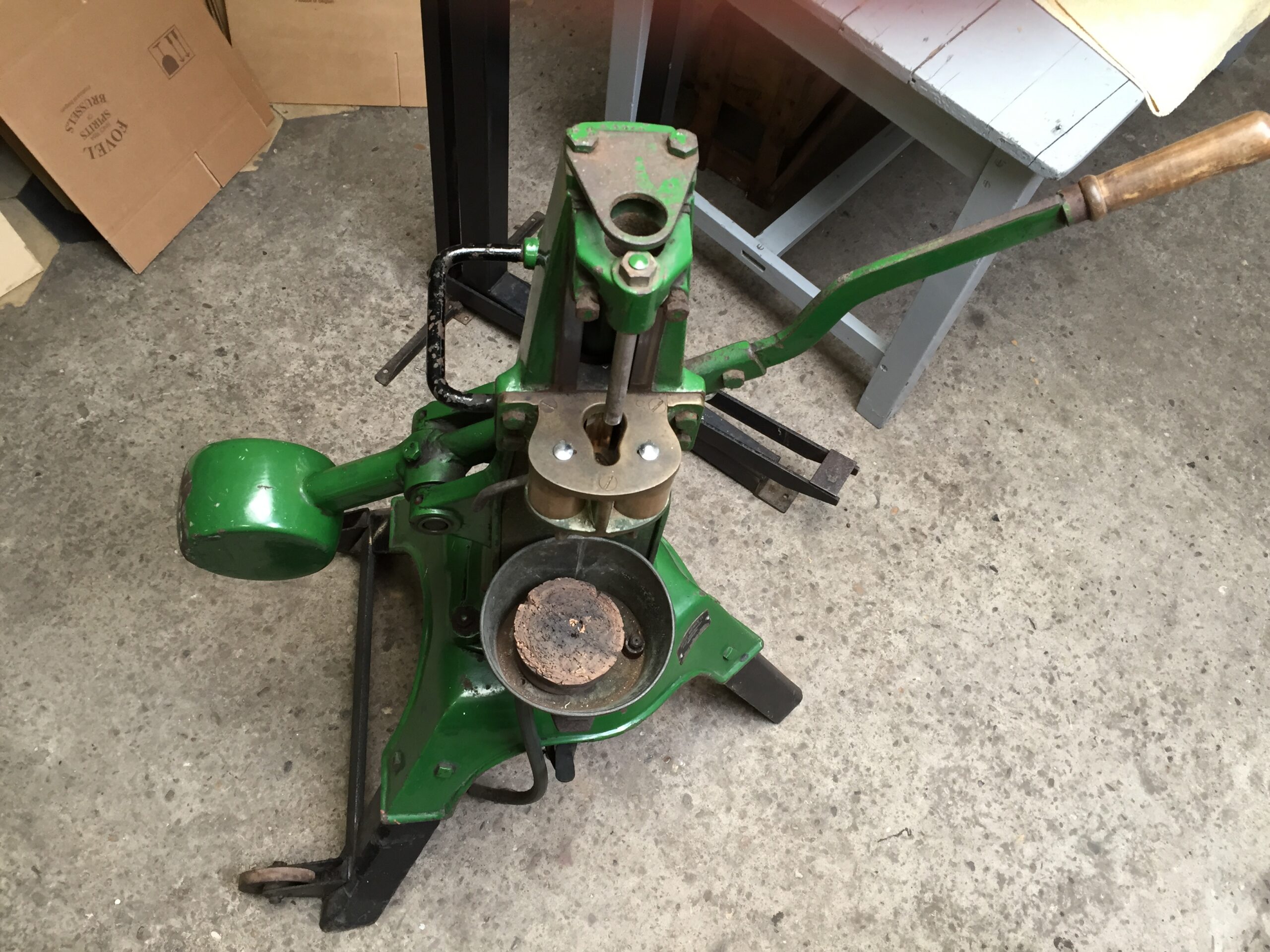 Manual corking machine