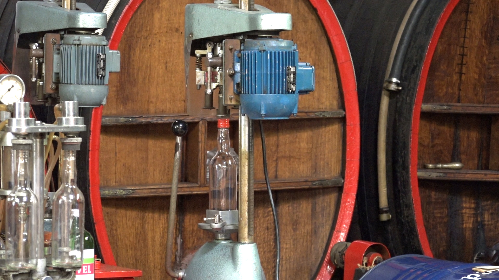 Manual capping machine