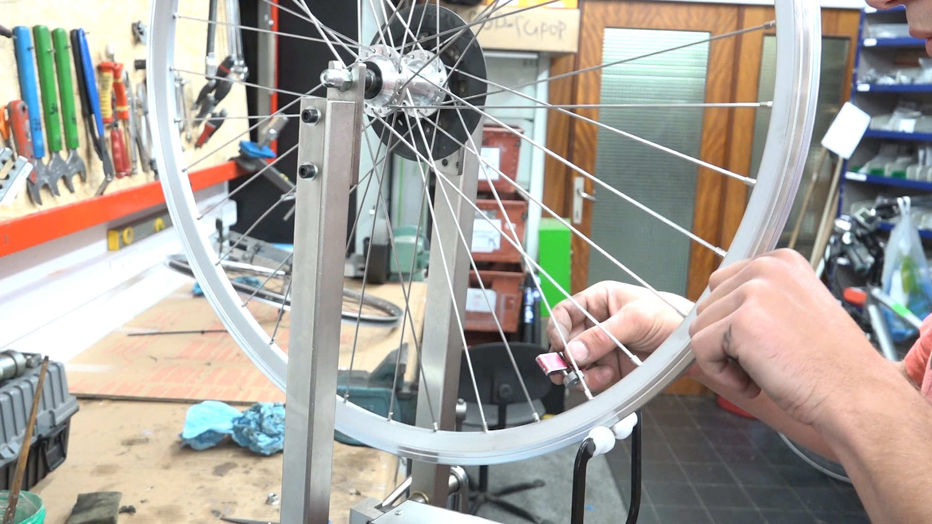 Spoke key