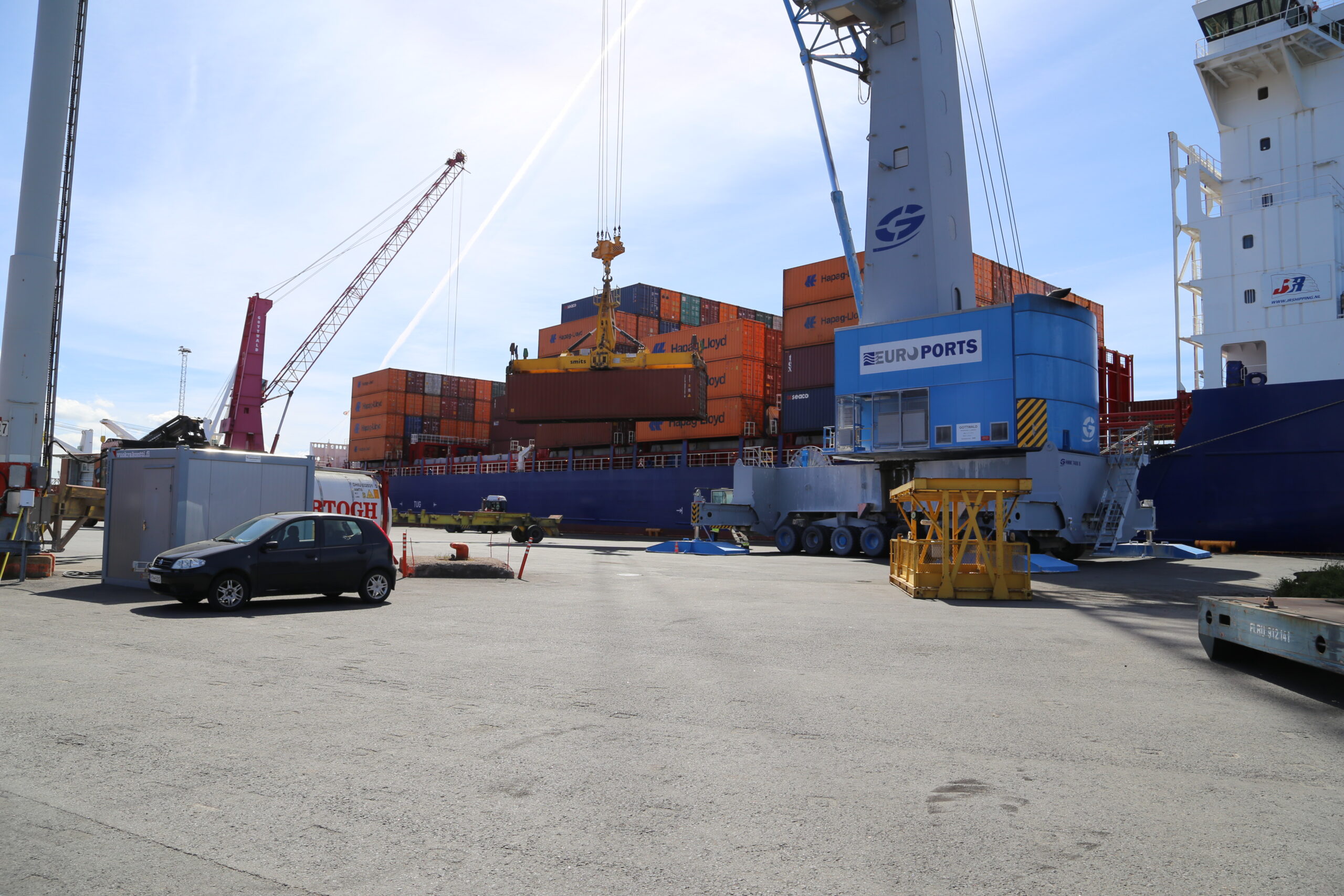 Mobile harbour crane