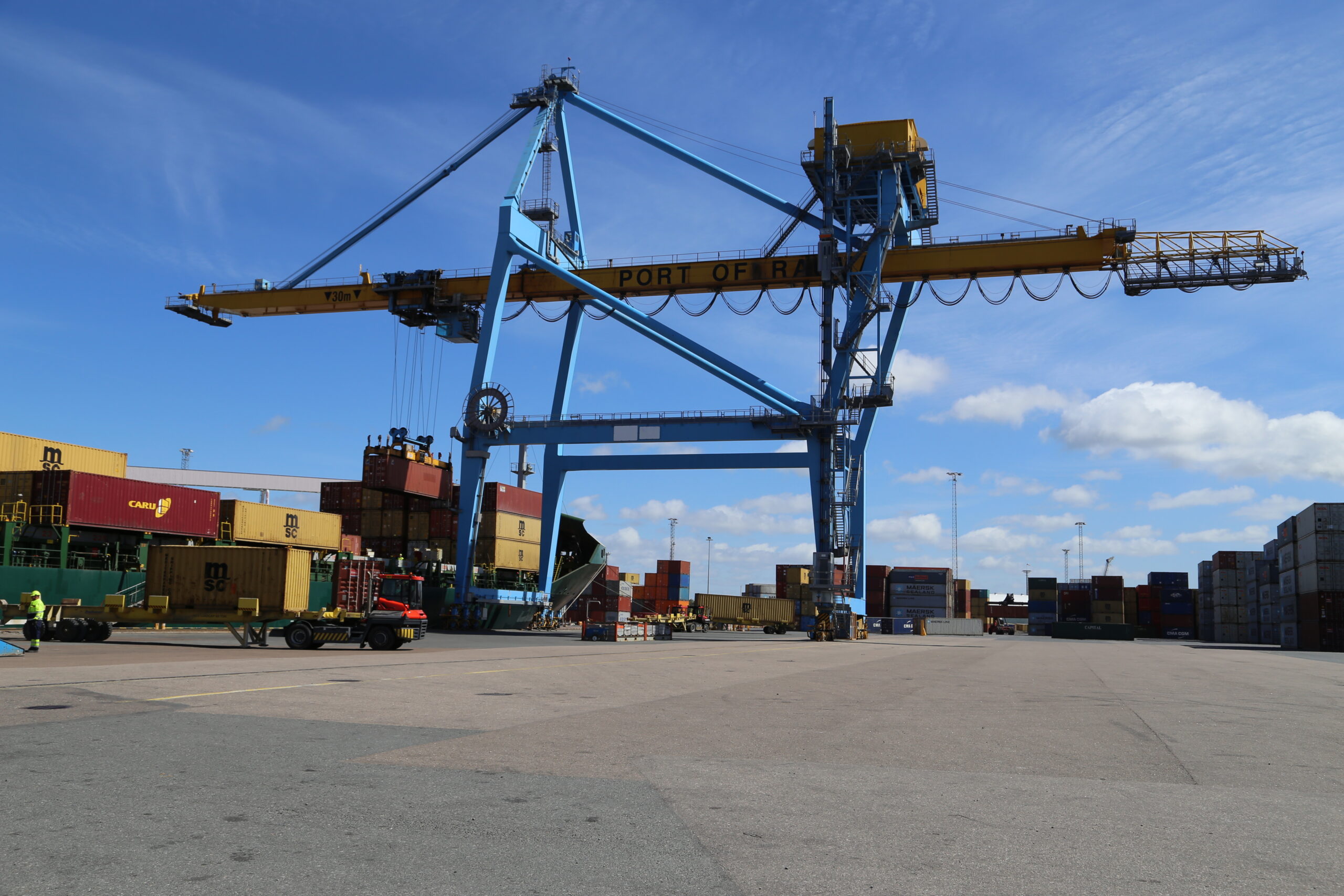 Container ship gantry crane