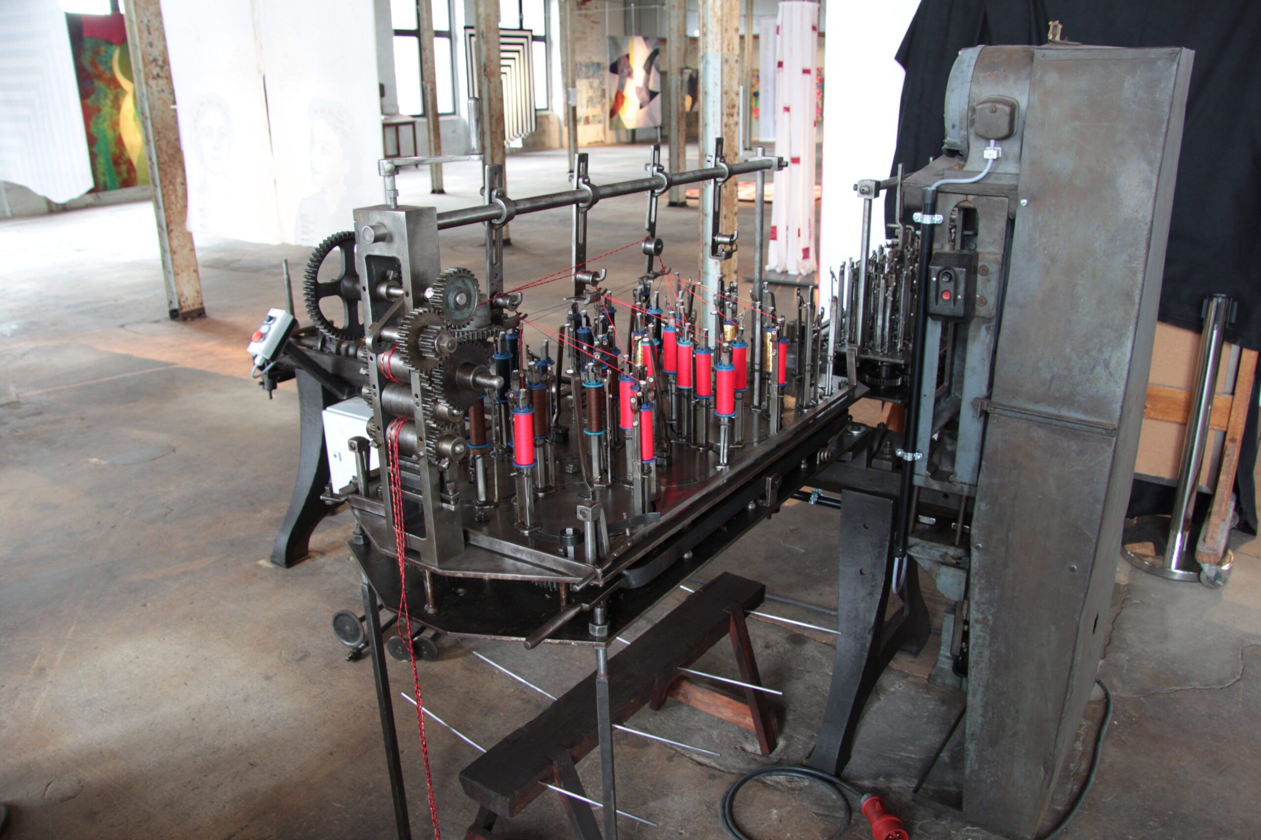 Braiding machine