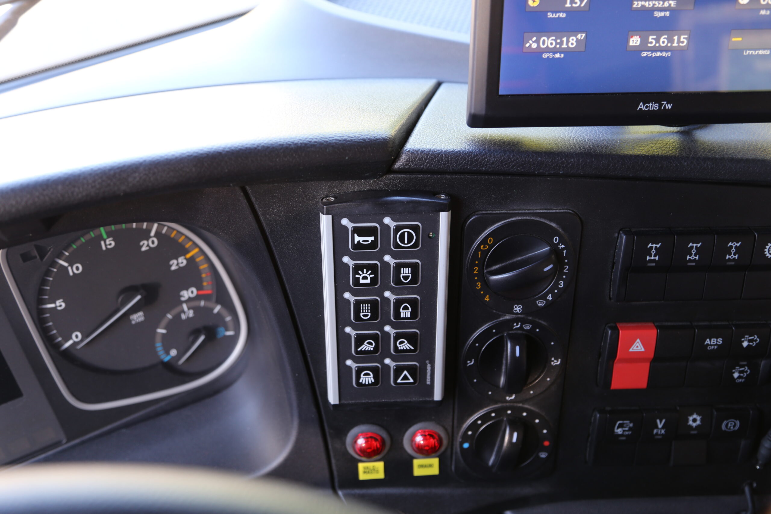 Fire truck´s siren from inside