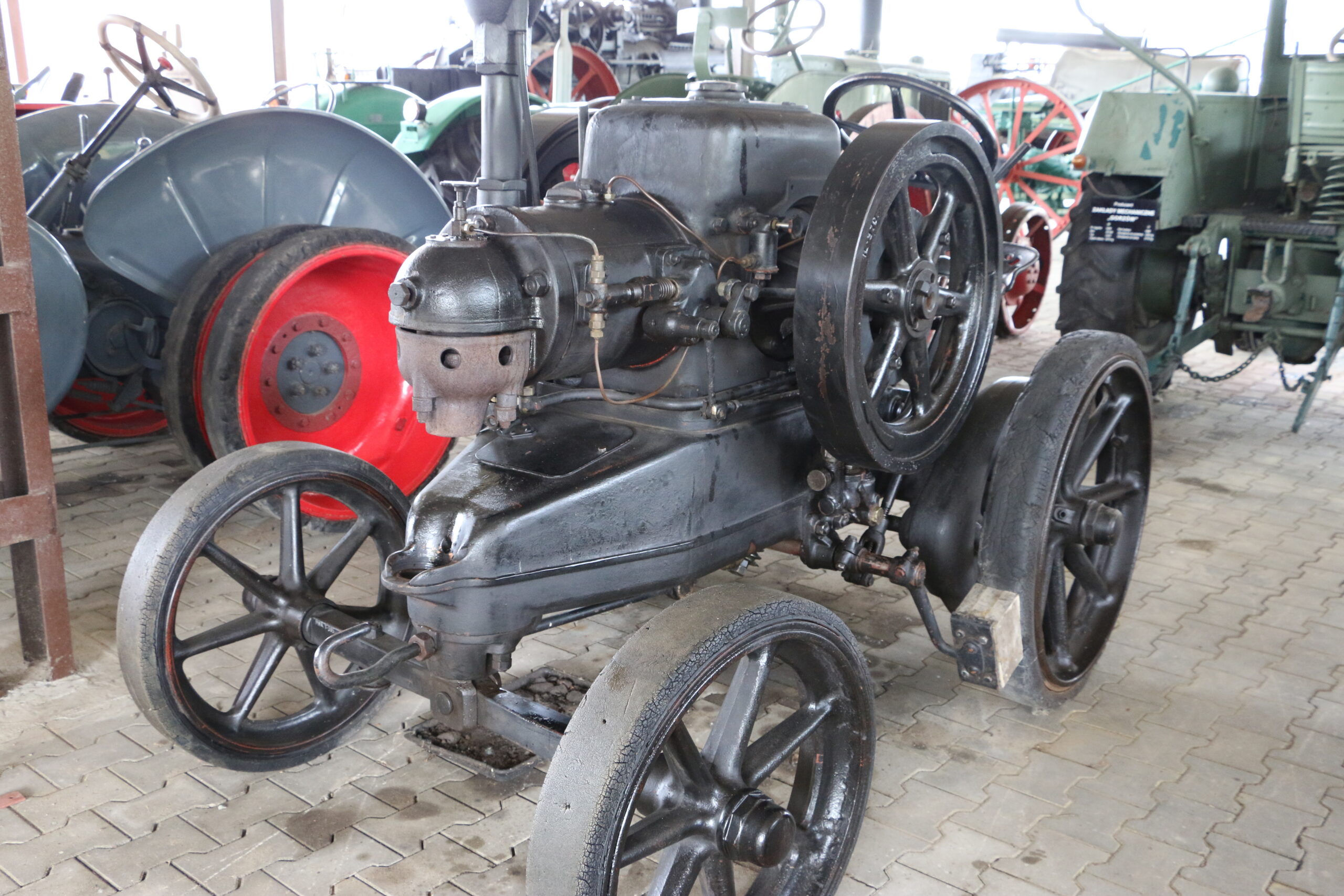 Tractor Lanz Buldog HL 12 (engine in operation)