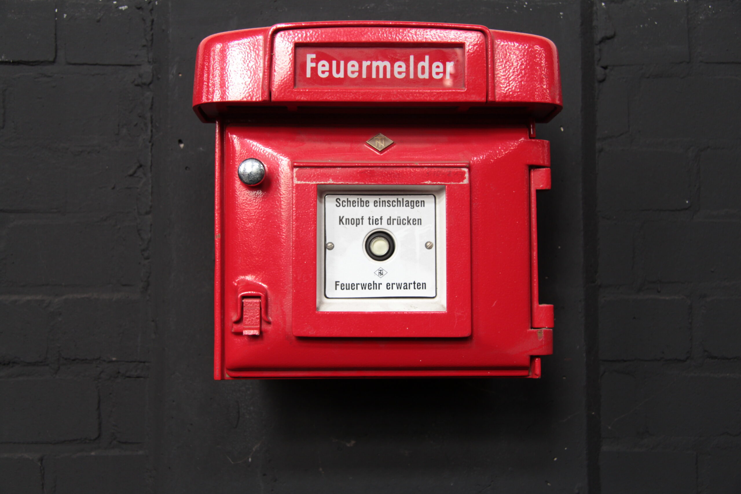 Manual fire alarm