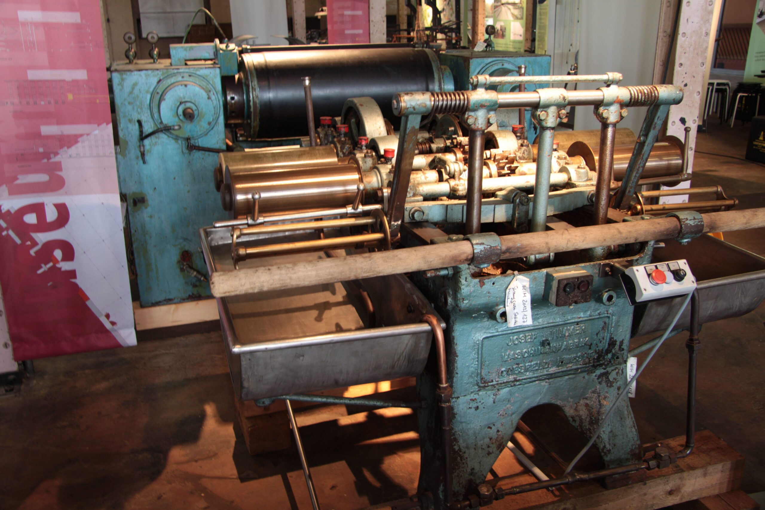 Sizing and dyeing machine