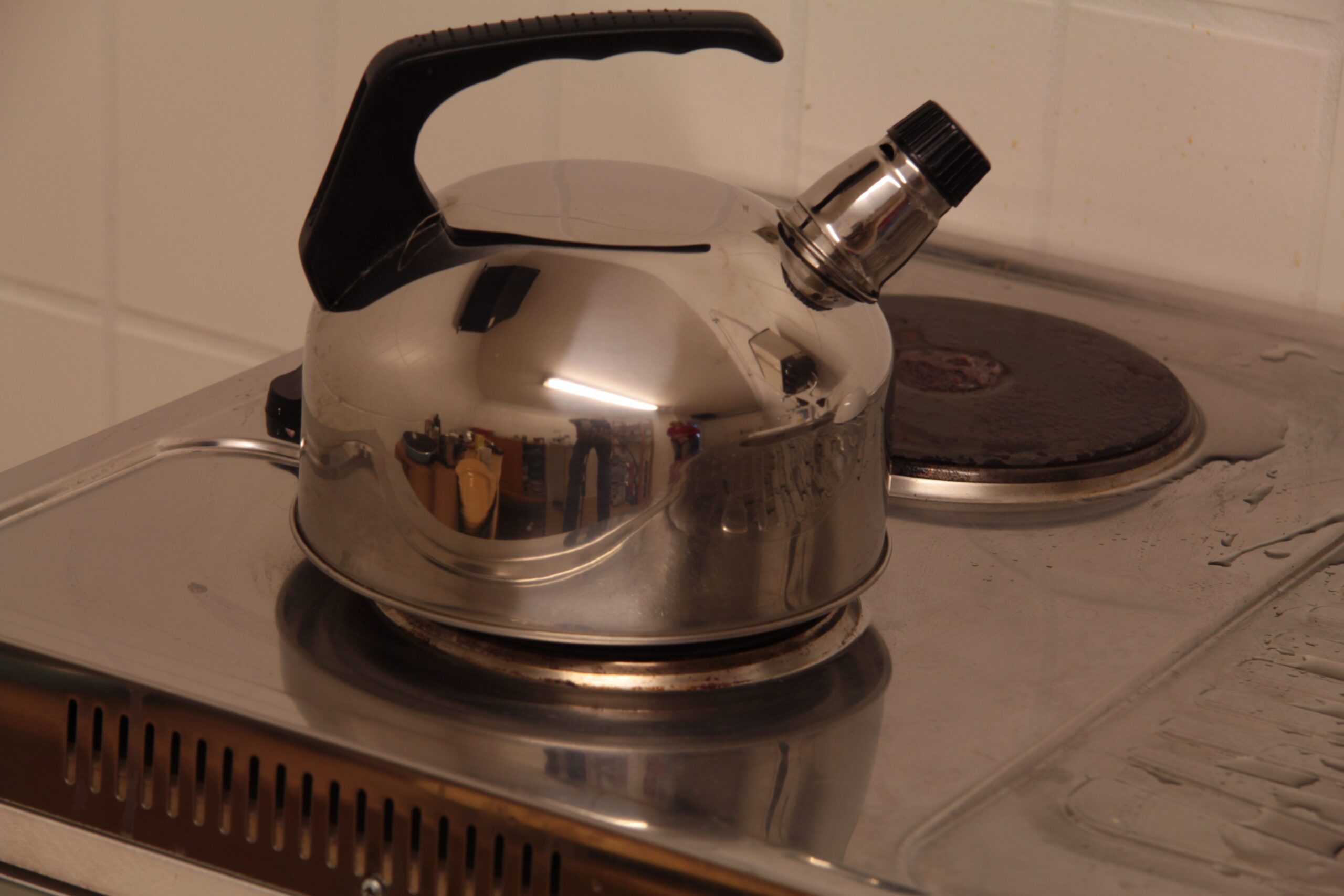 Whistling kettle