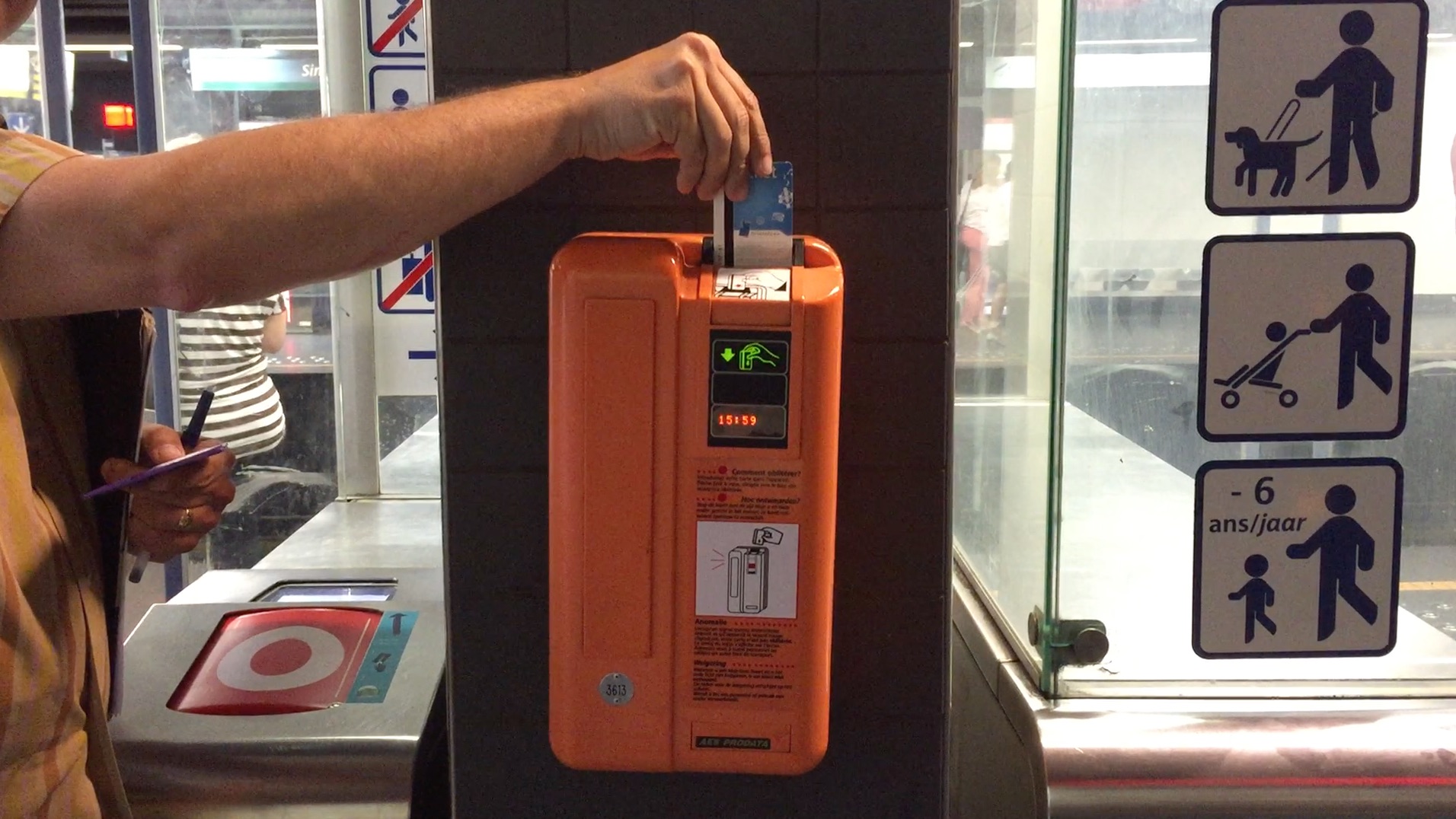 Obliteration of a magnetic card - Underground station