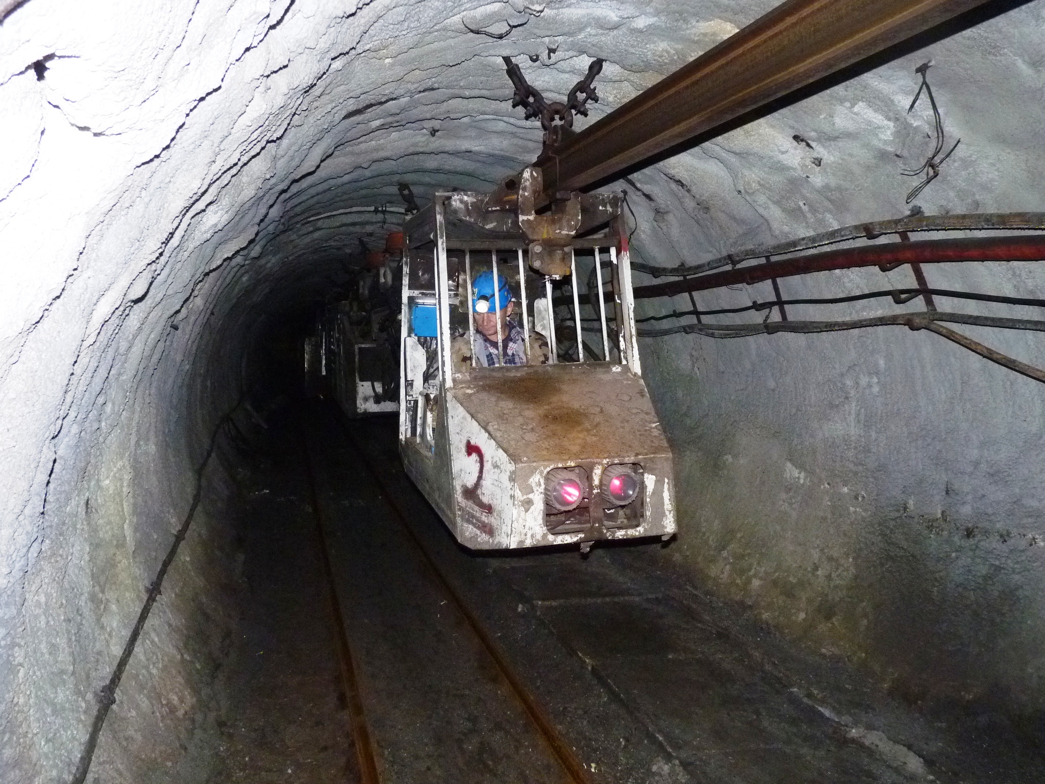 Overhead railway locomotive – moving