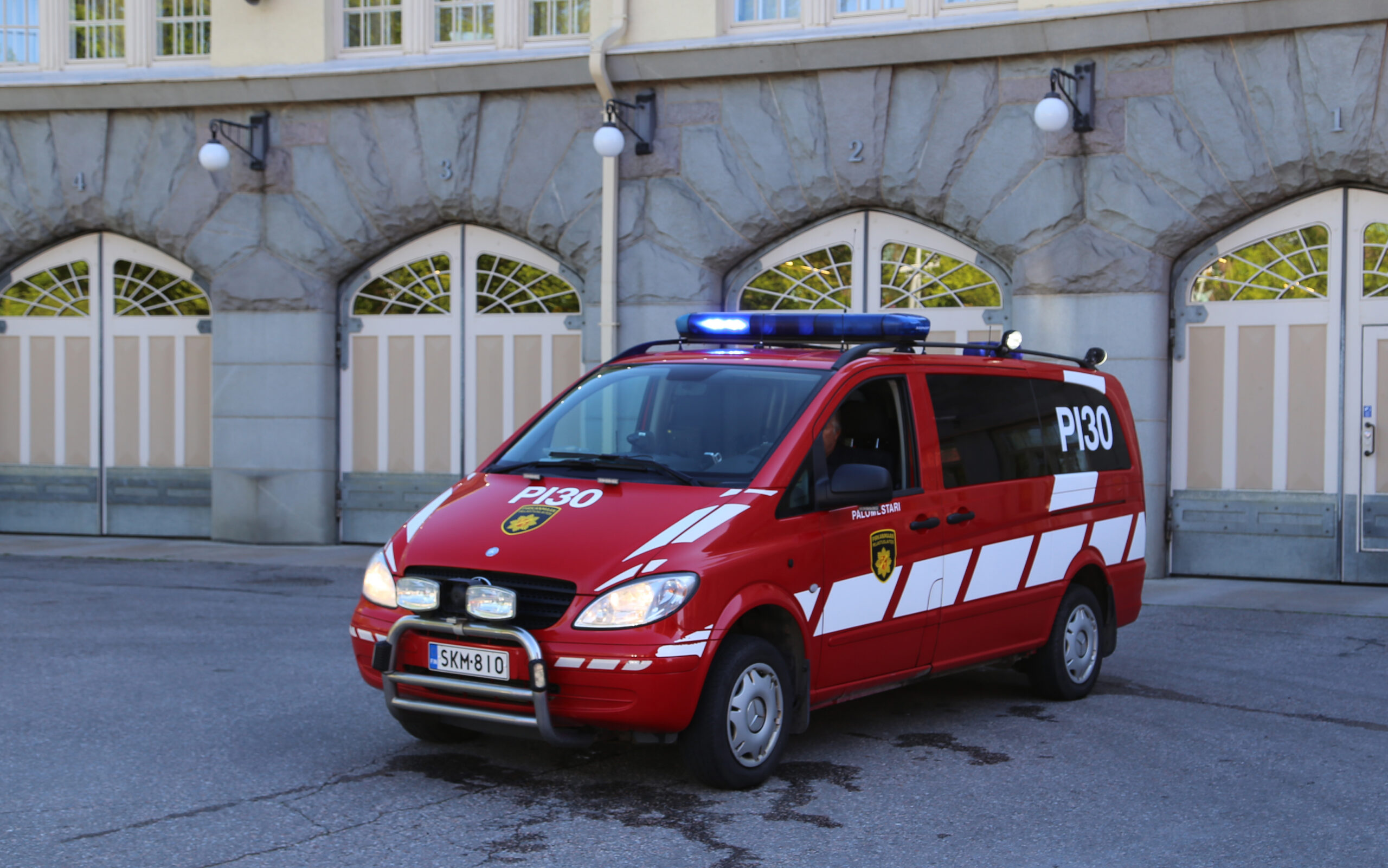 Siren of the fire chief's van