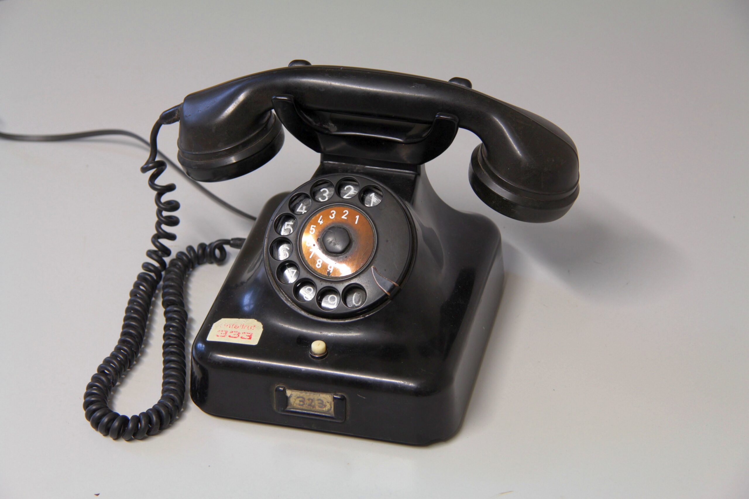 Dial-operated telephone