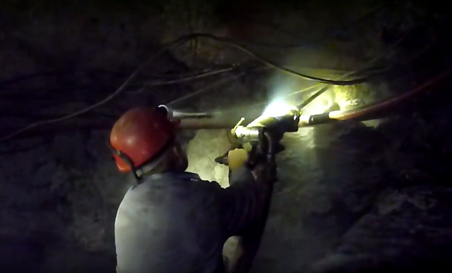 Pneumatic drill