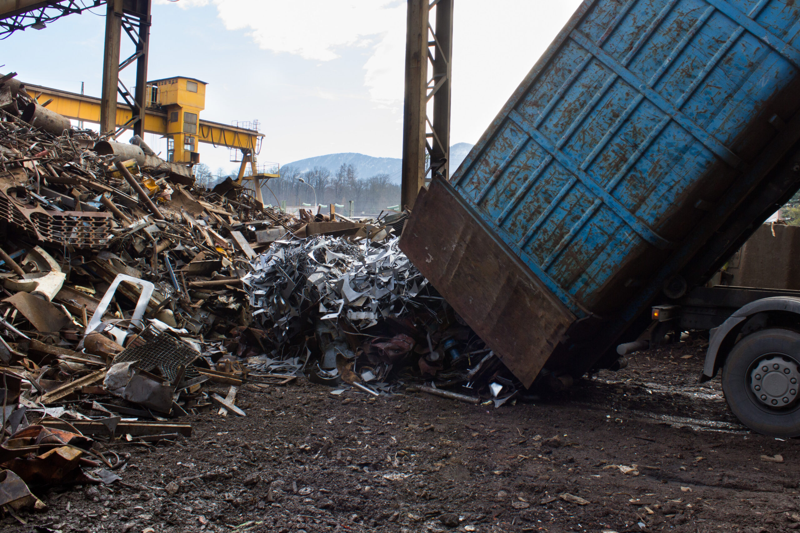 Emptying steel scrap from a truck