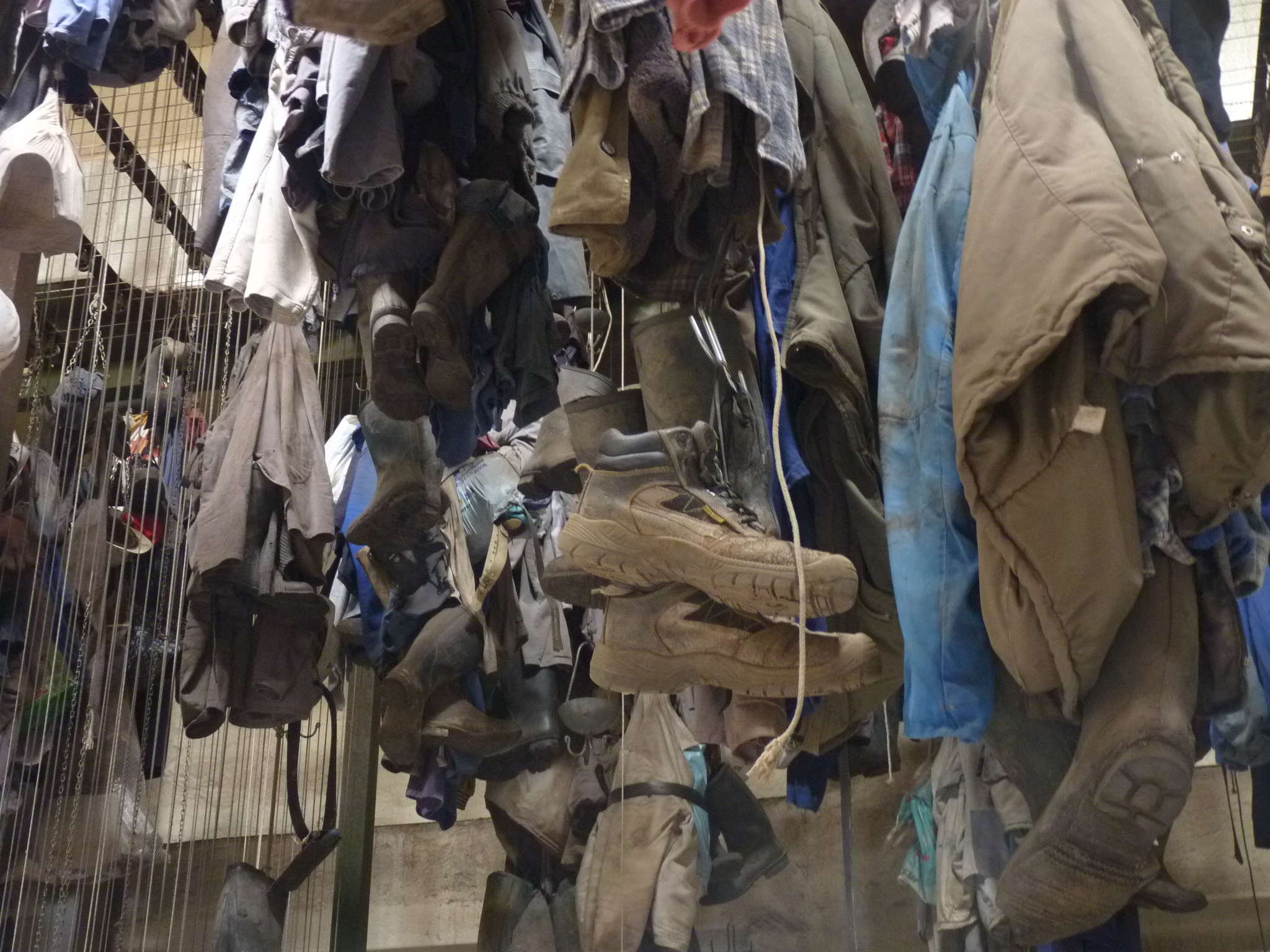 Wardrobe chain – lowering and raising