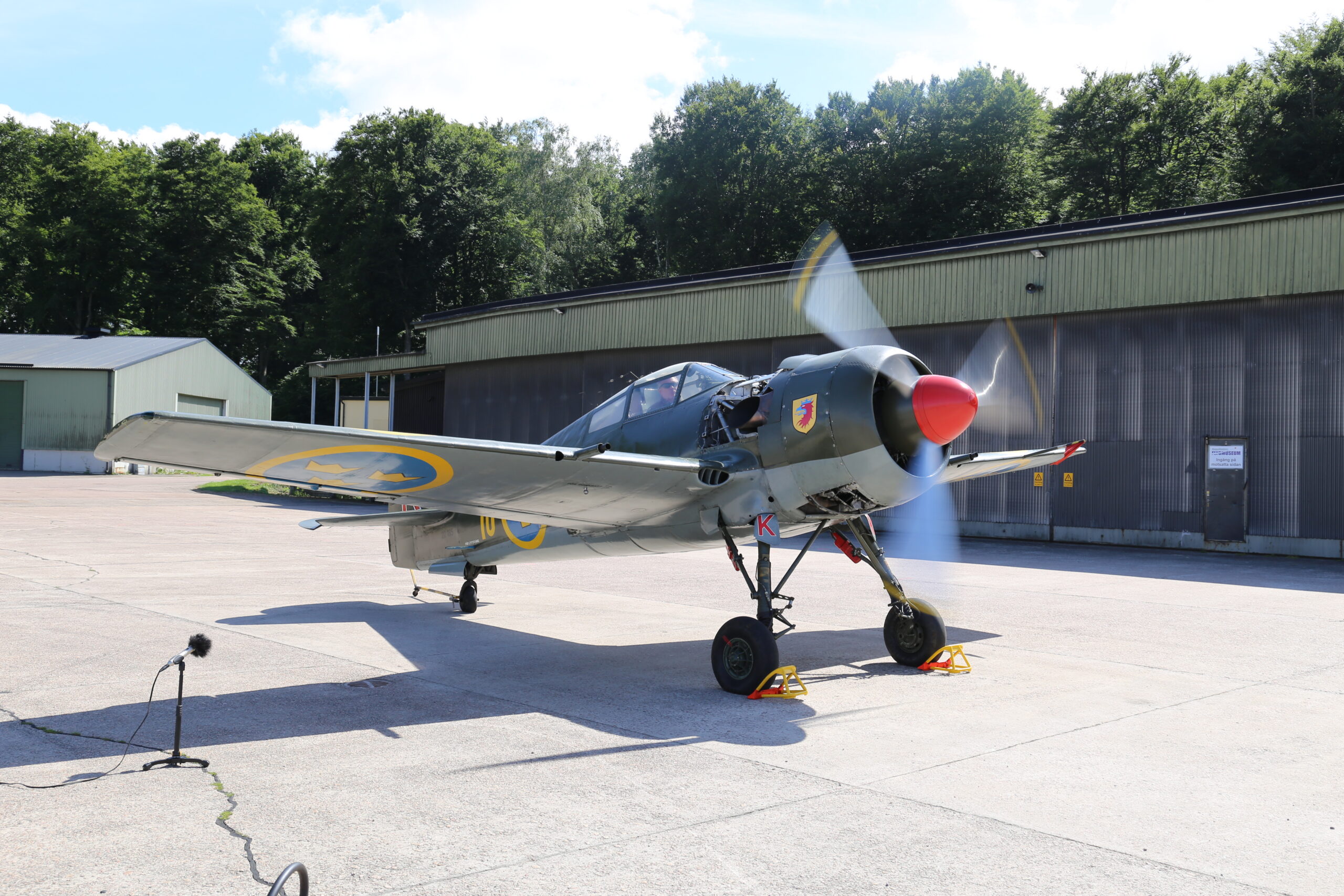 Flywheel starting radial engine