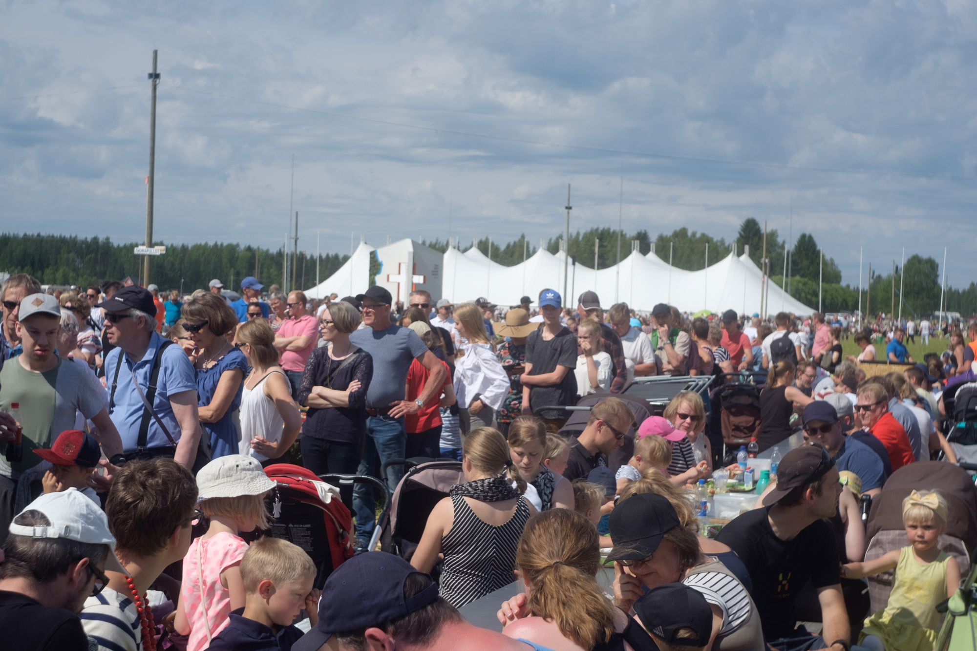 Summer Services V: Food Queue