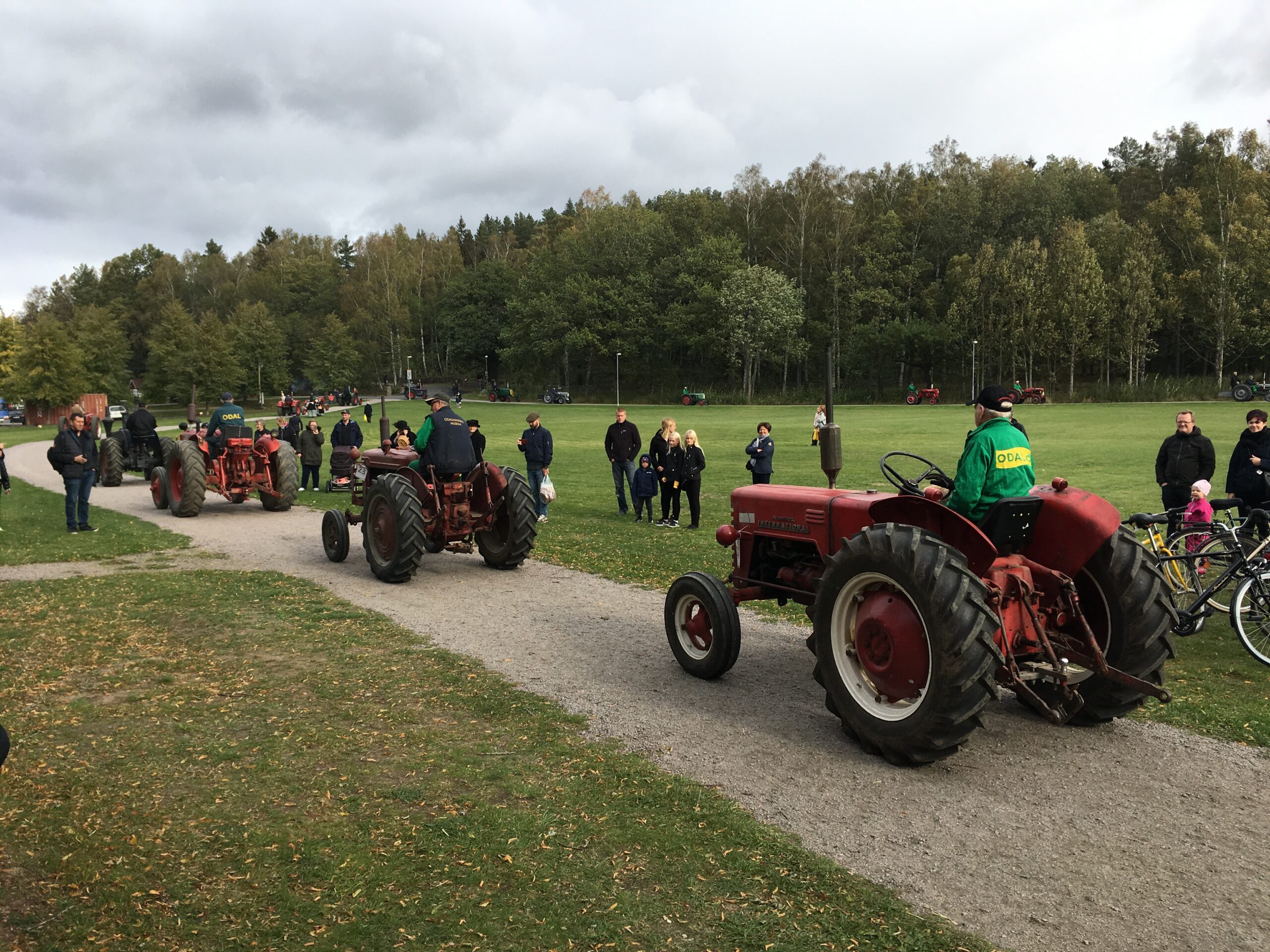 Historical Tractor Parade Valla Gård