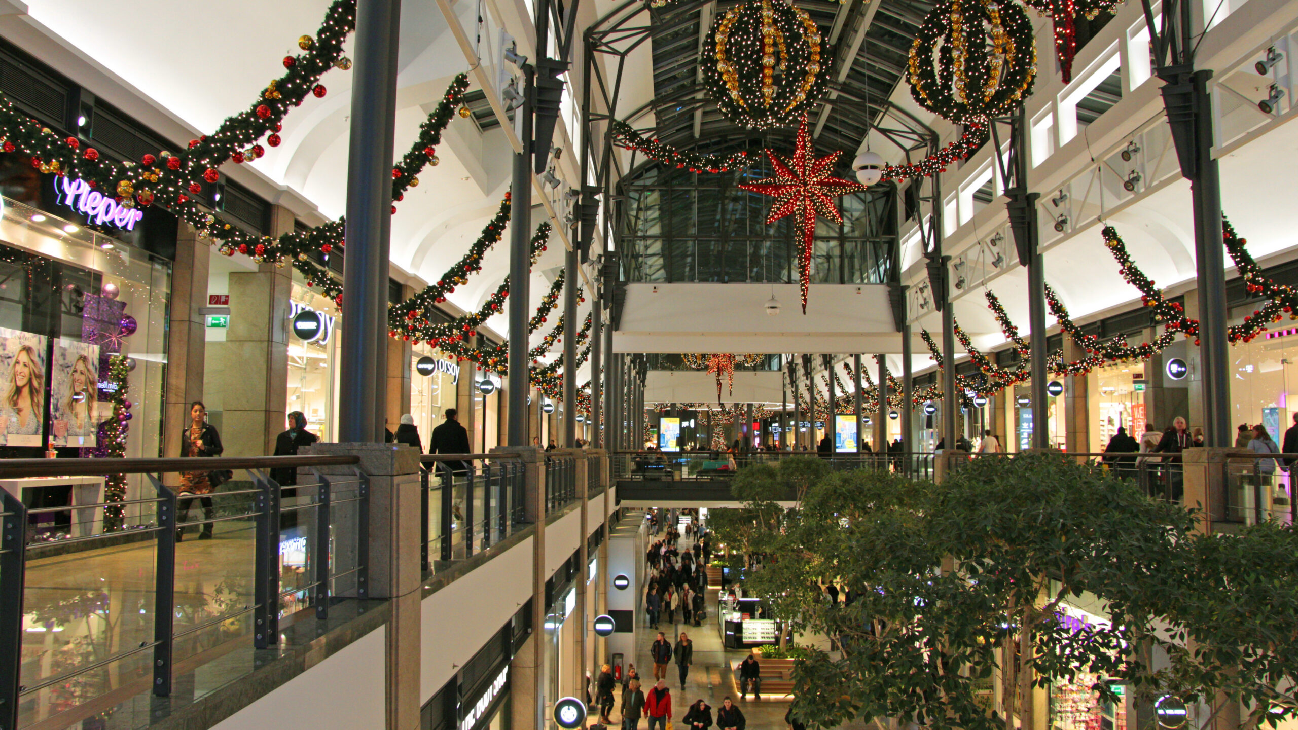 CentrO Oberhausen at Christmas Time II – Soundscape from The First Floor