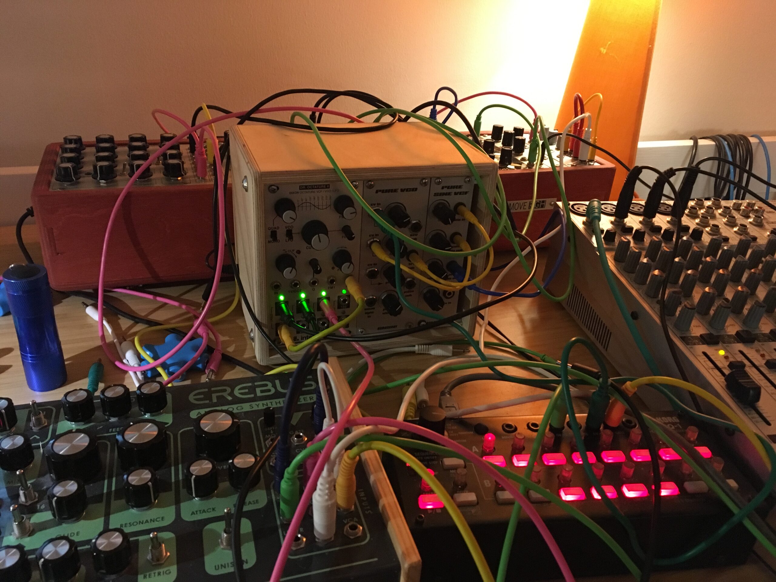 Modular Synthesizer: a sequencer Soundscape