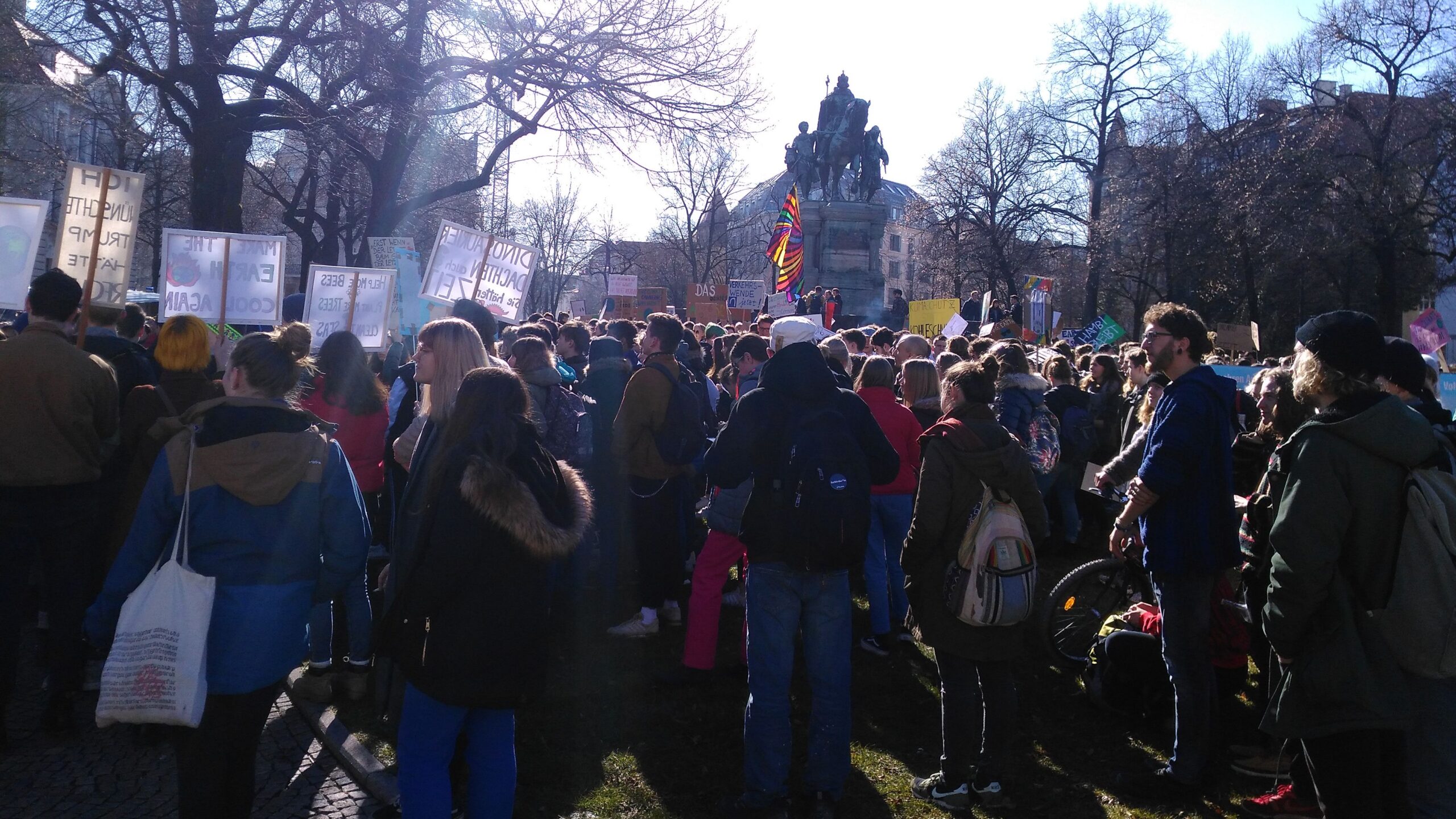 #fridaysforfuture Munich I: Practicing Slogans at Rally