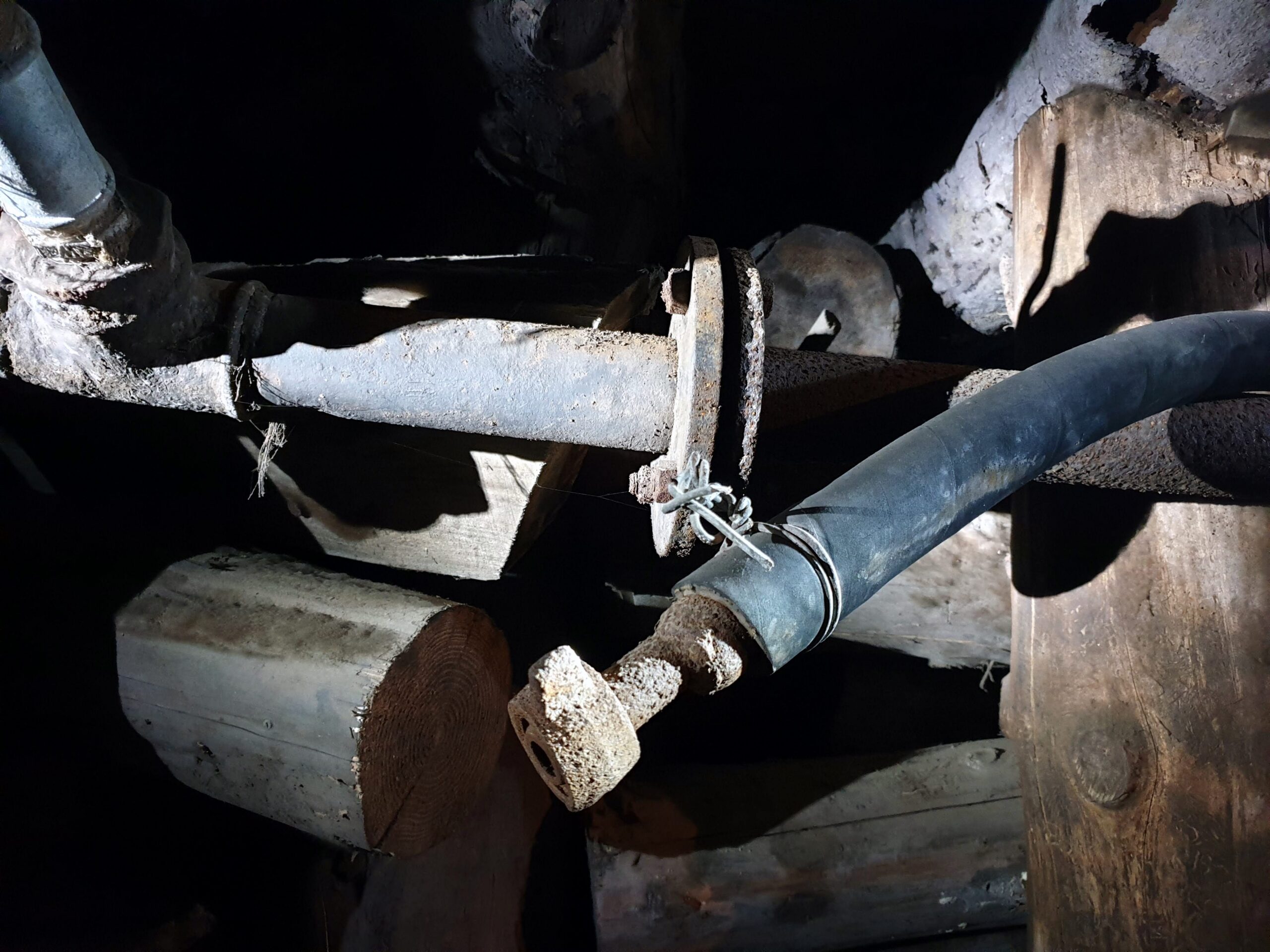 IDRIJA, ANTHONY`S SHAFT; AN ESCAPE OF THE AIR